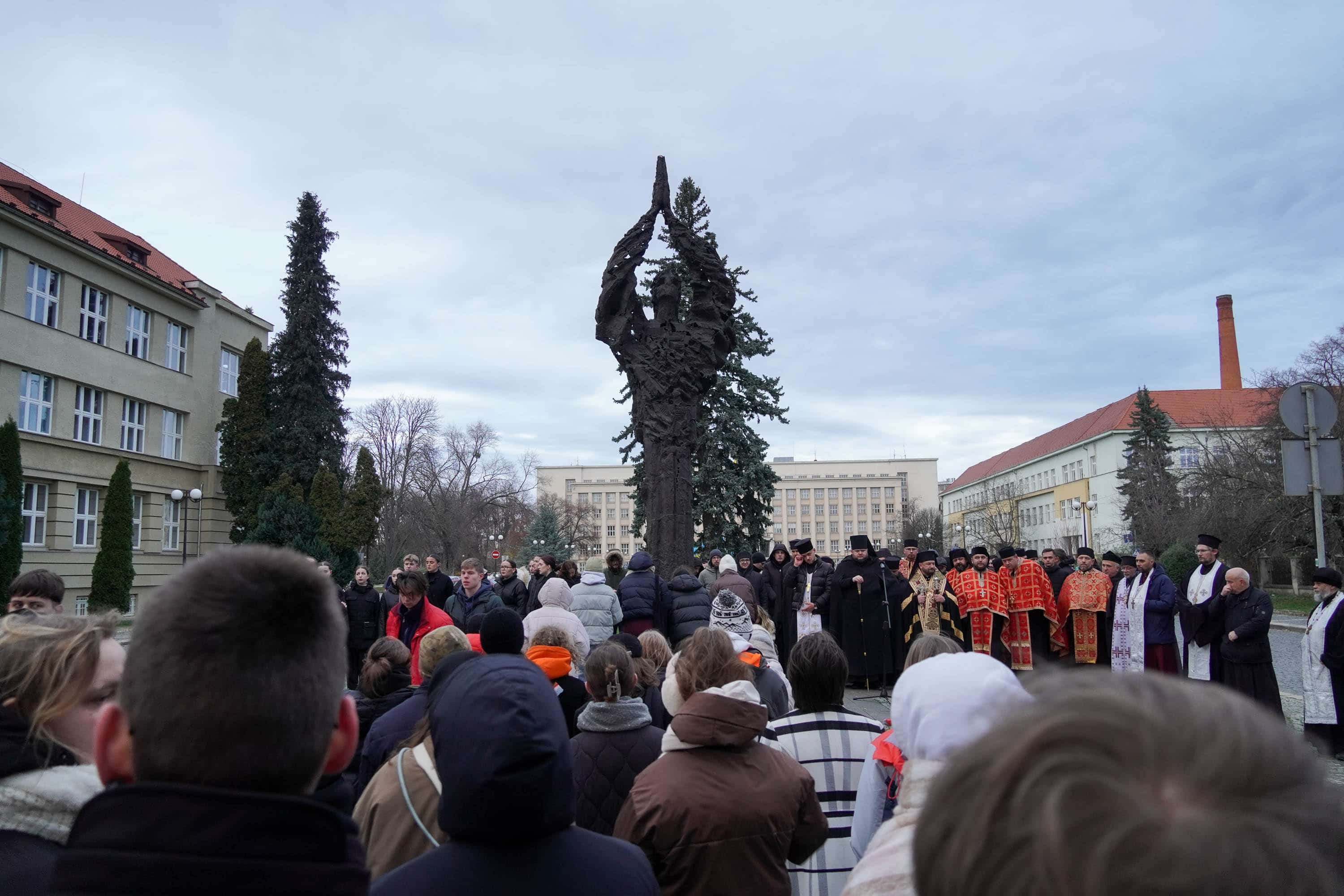 В Ужгороді вшанували пам'ять жертв Голодоморів