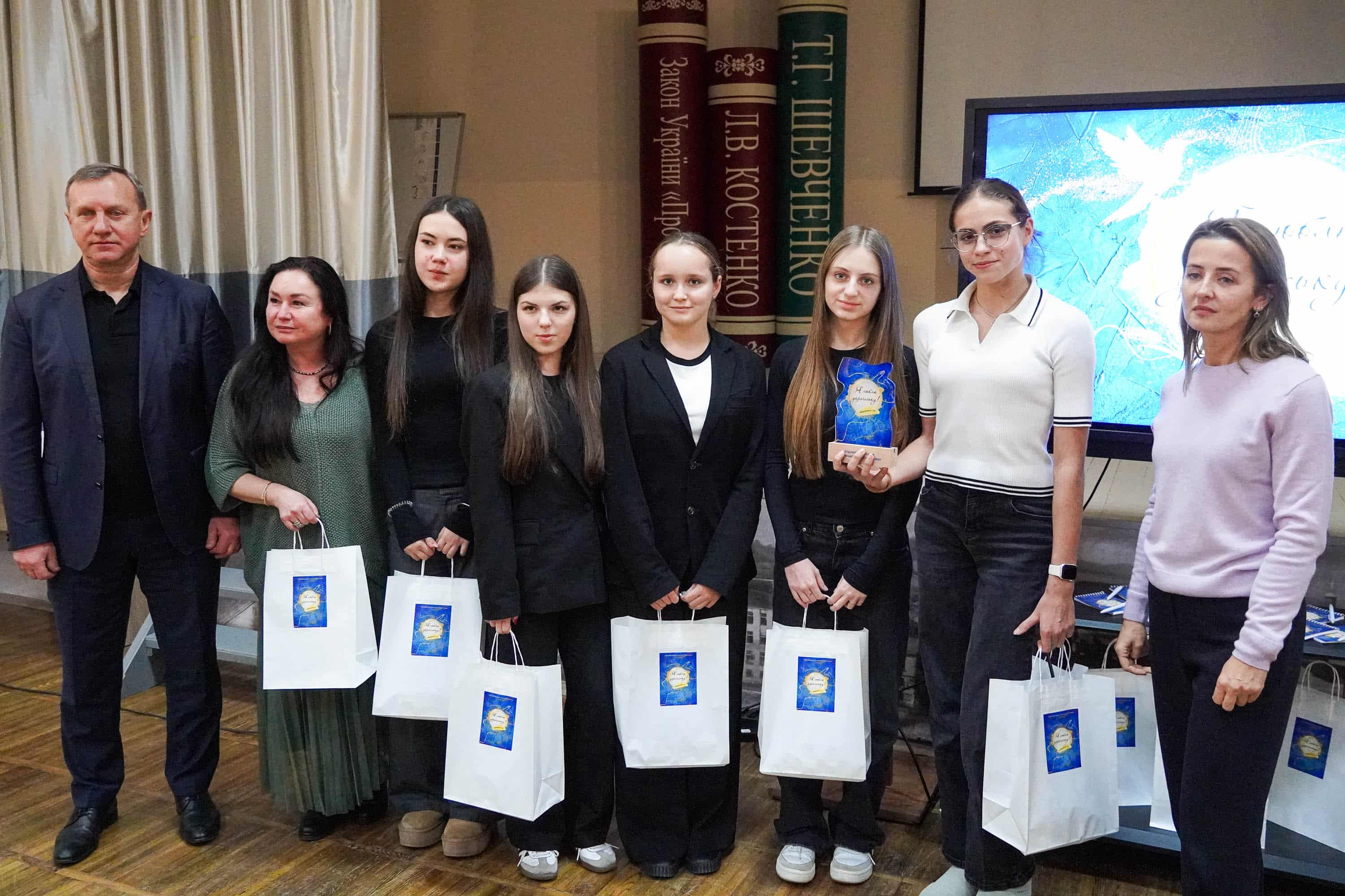 «Я люблю українську» – на базі Ужгородського ліцею імені Т. Г. Шевченка відбувся фінальний етап мовознавчої гри