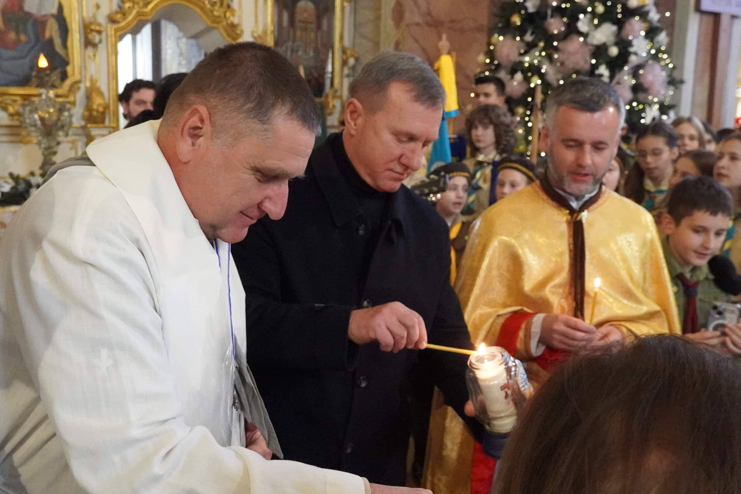 Вифлеємський вогонь миру прибув до Ужгорода