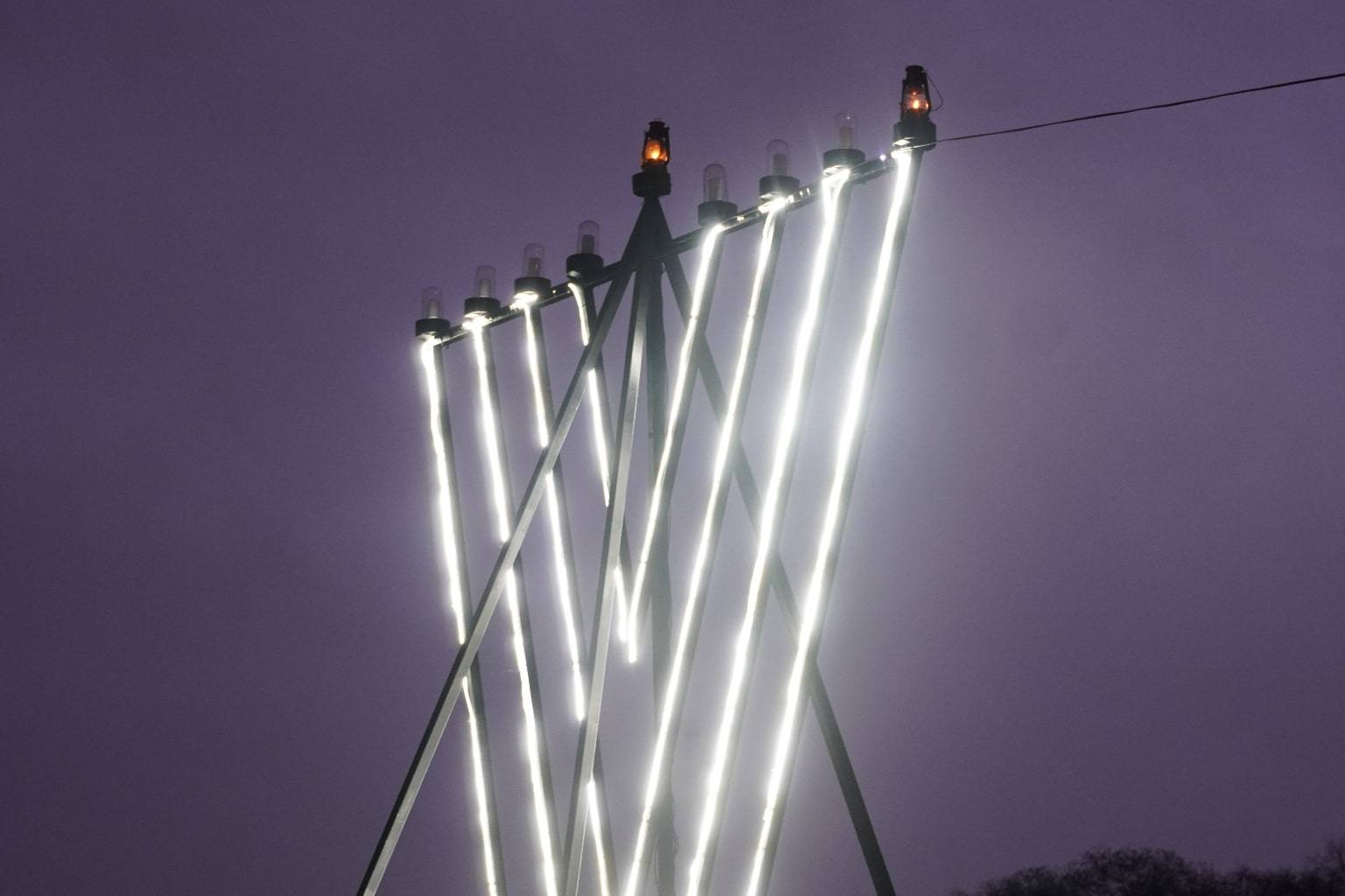 Урочисте запалення ханукальних свічок та великої Менори відбулося в Ужгороді