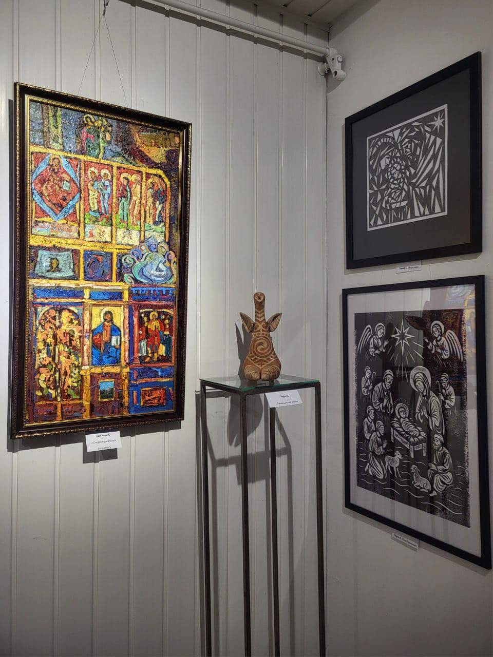 У галереї «Ужгород» відкрили різдвяну виставку робіт закарпатських художників «Коляда»