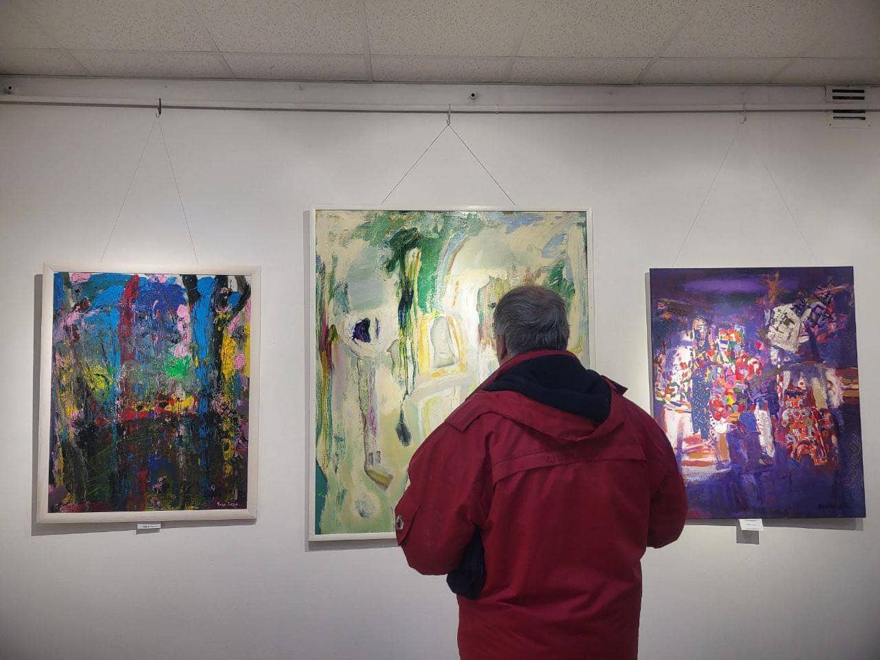 У галереї «Ужгород» відкрили різдвяну виставку робіт закарпатських художників «Коляда»