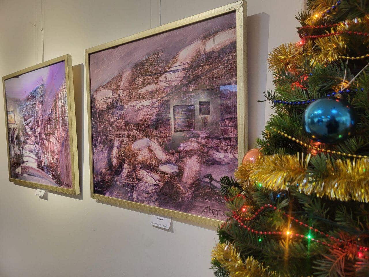 У галереї «Ужгород» відкрили різдвяну виставку робіт закарпатських художників «Коляда»