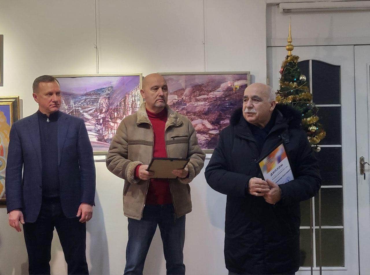 У галереї «Ужгород» відкрили різдвяну виставку робіт закарпатських художників «Коляда»
