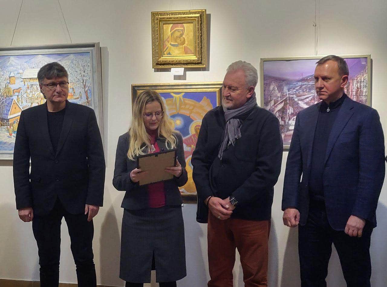 У галереї «Ужгород» відкрили різдвяну виставку робіт закарпатських художників «Коляда»