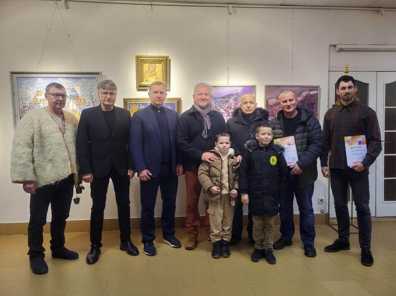 У галереї «Ужгород» відкрили різдвяну виставку робіт закарпатських художників «Коляда»