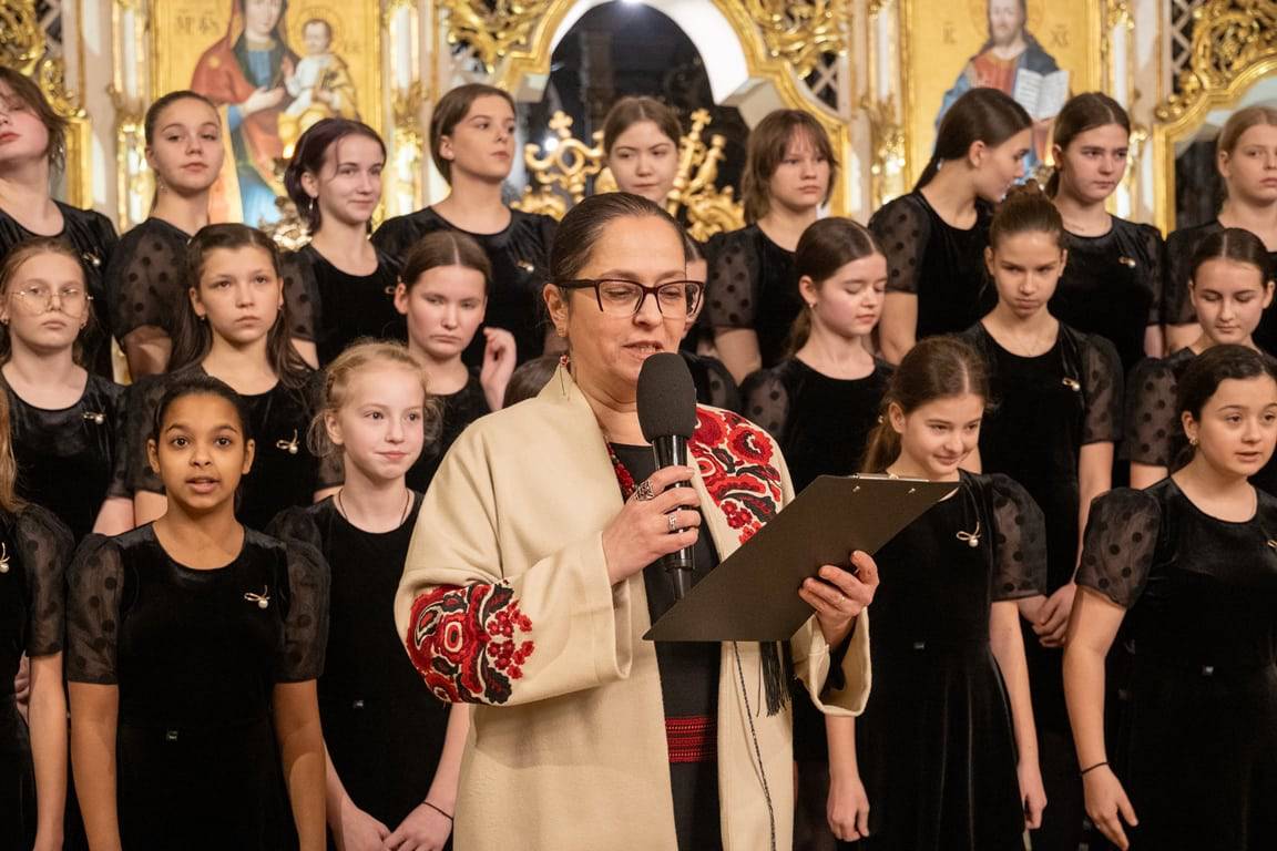 Світло Різдва в кожній ноті: учні Ужгородської музичної школи №1 подарували містянам свято