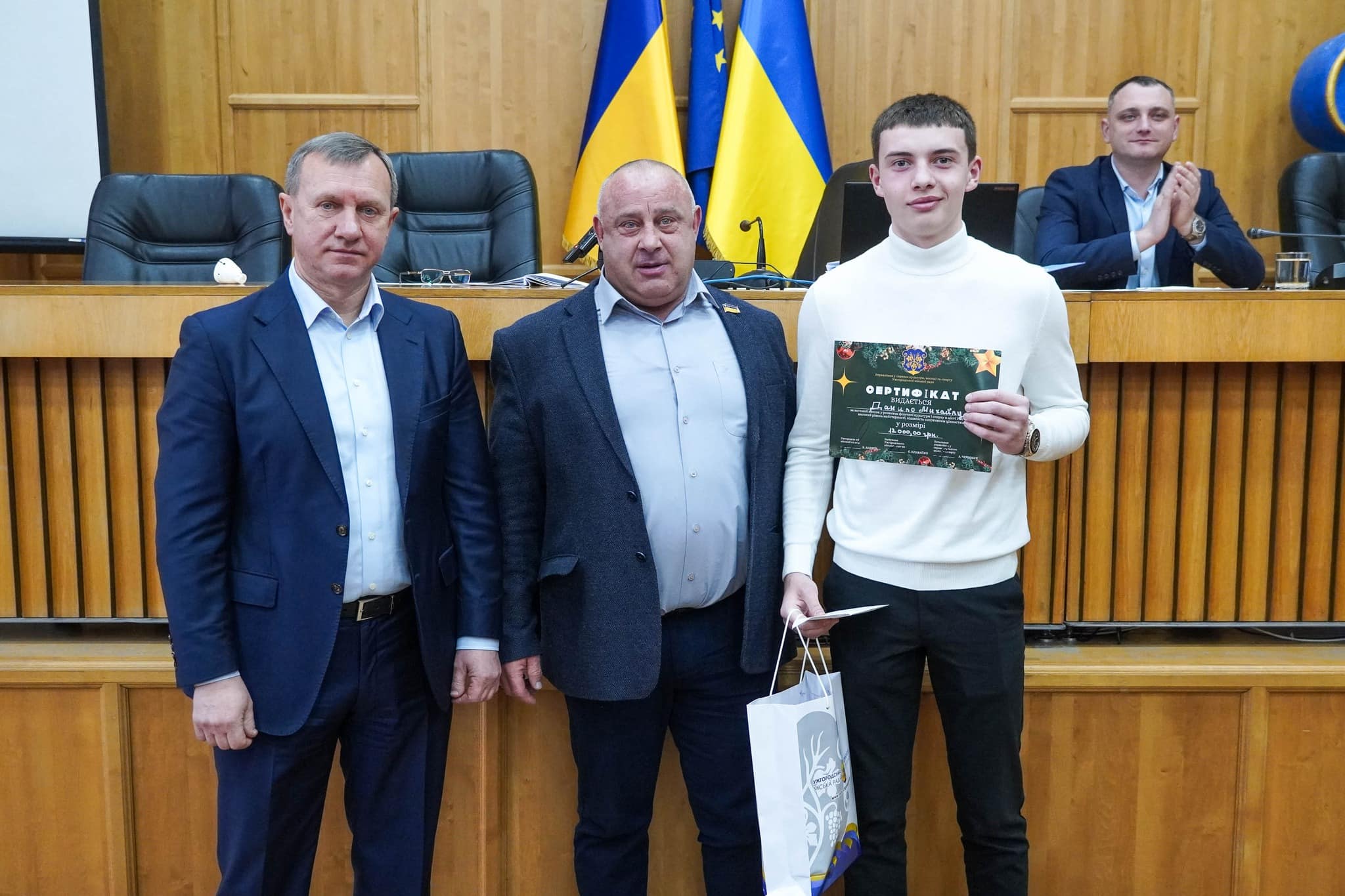 Спортсменів та тренерів міста відзначили грамотами Ужгородської міської ради та стипендіями