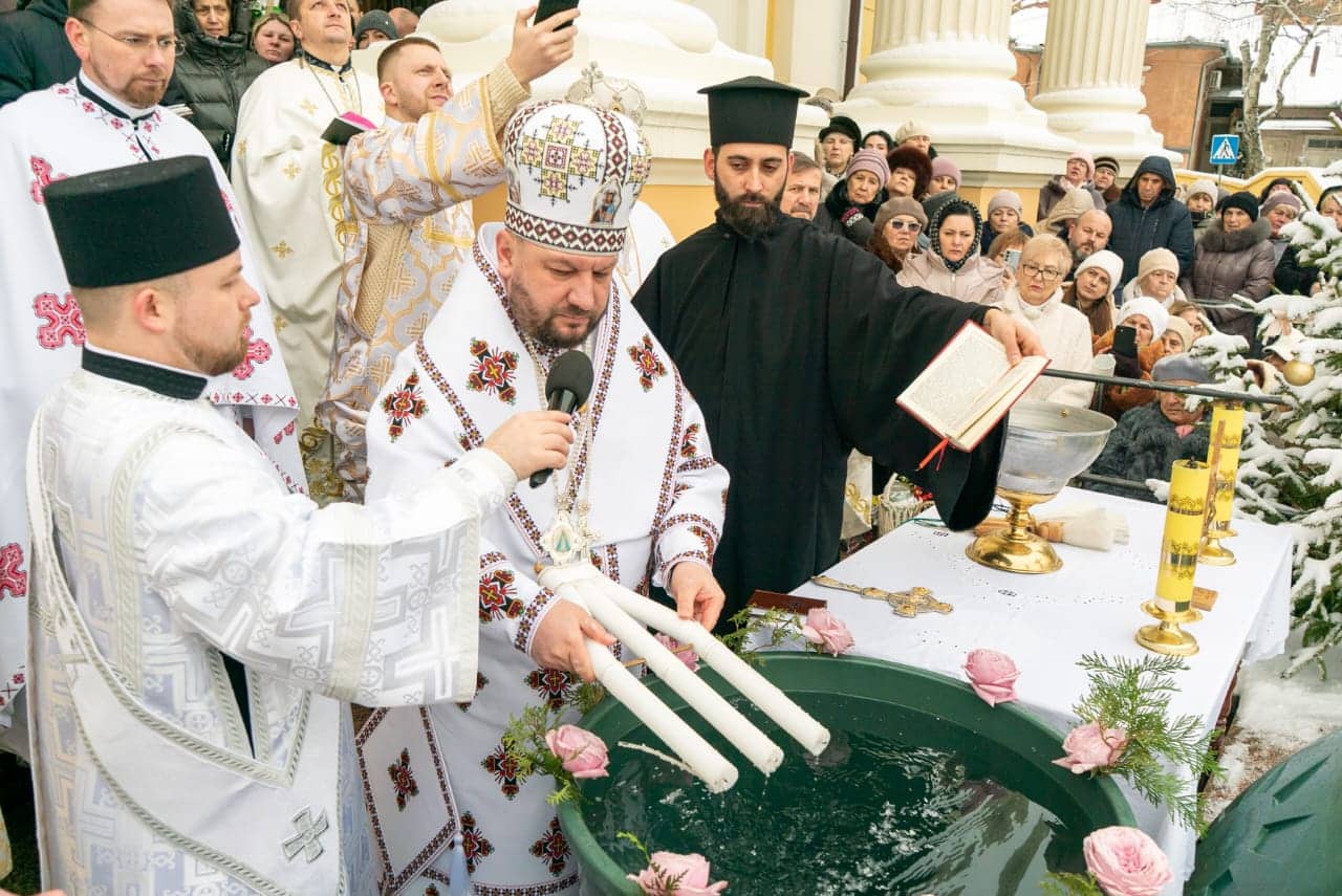 У свято Богоявлення в Ужгороді відбулося освячення води