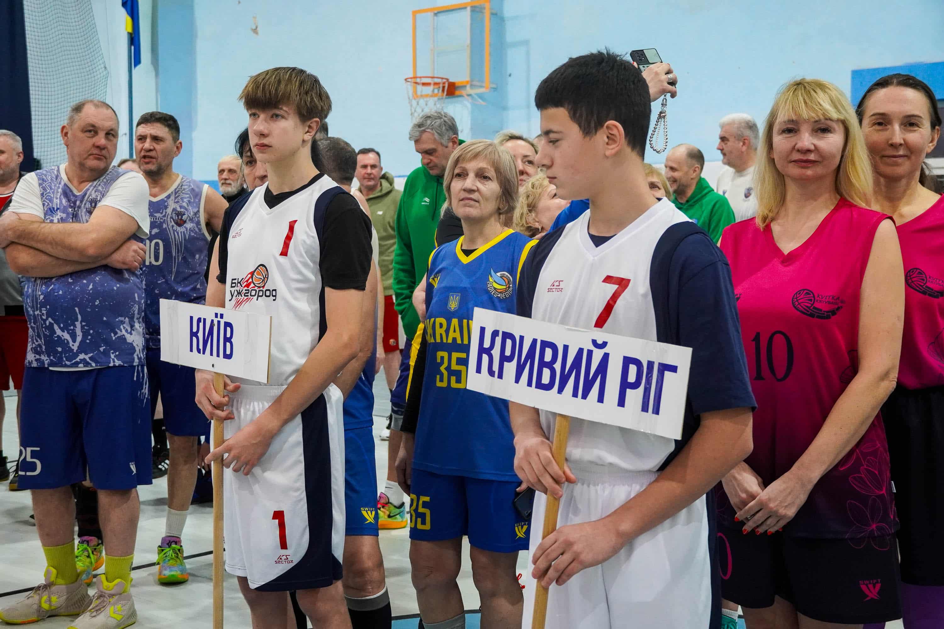 В Ужгороді триває відкритий Кубок міста з баскетболу серед ветеранів