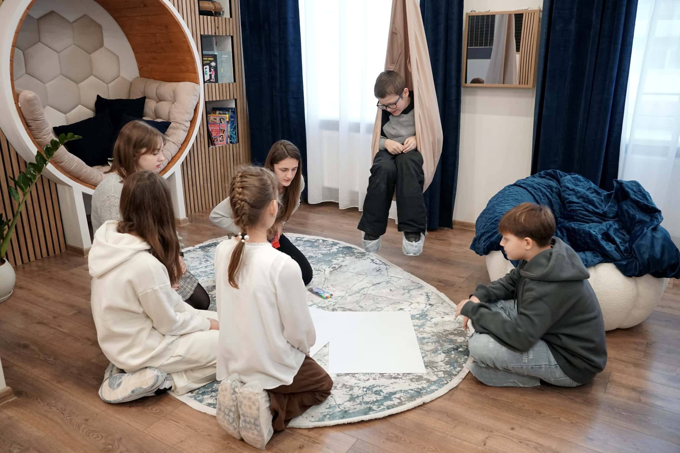 В Ужгородському ліцеї №12 відкрили сучасну Кімнату психологічного розвантаження 