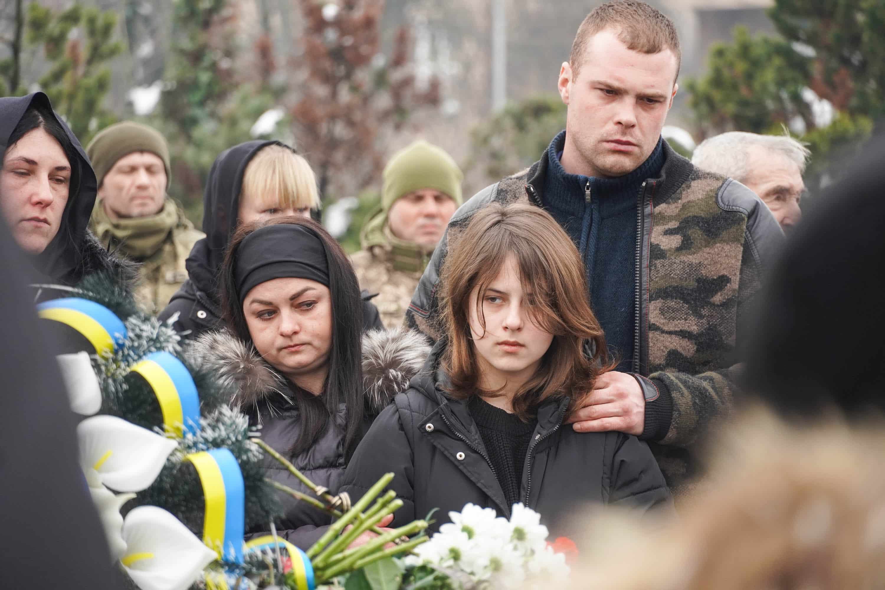 Захищав Україну з перших днів повномасштабного вторгнення росії – в Ужгороді сьогодні попрощалися із полеглим 37-річним захисником Володимиром Малєвим