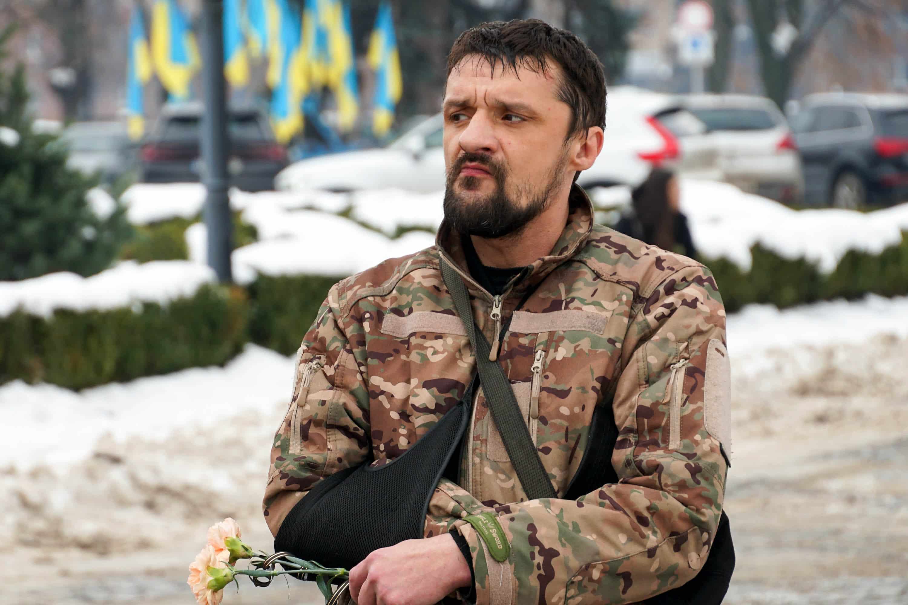 Захищав Україну з перших днів повномасштабного вторгнення росії – в Ужгороді сьогодні попрощалися із полеглим 37-річним захисником Володимиром Малєвим