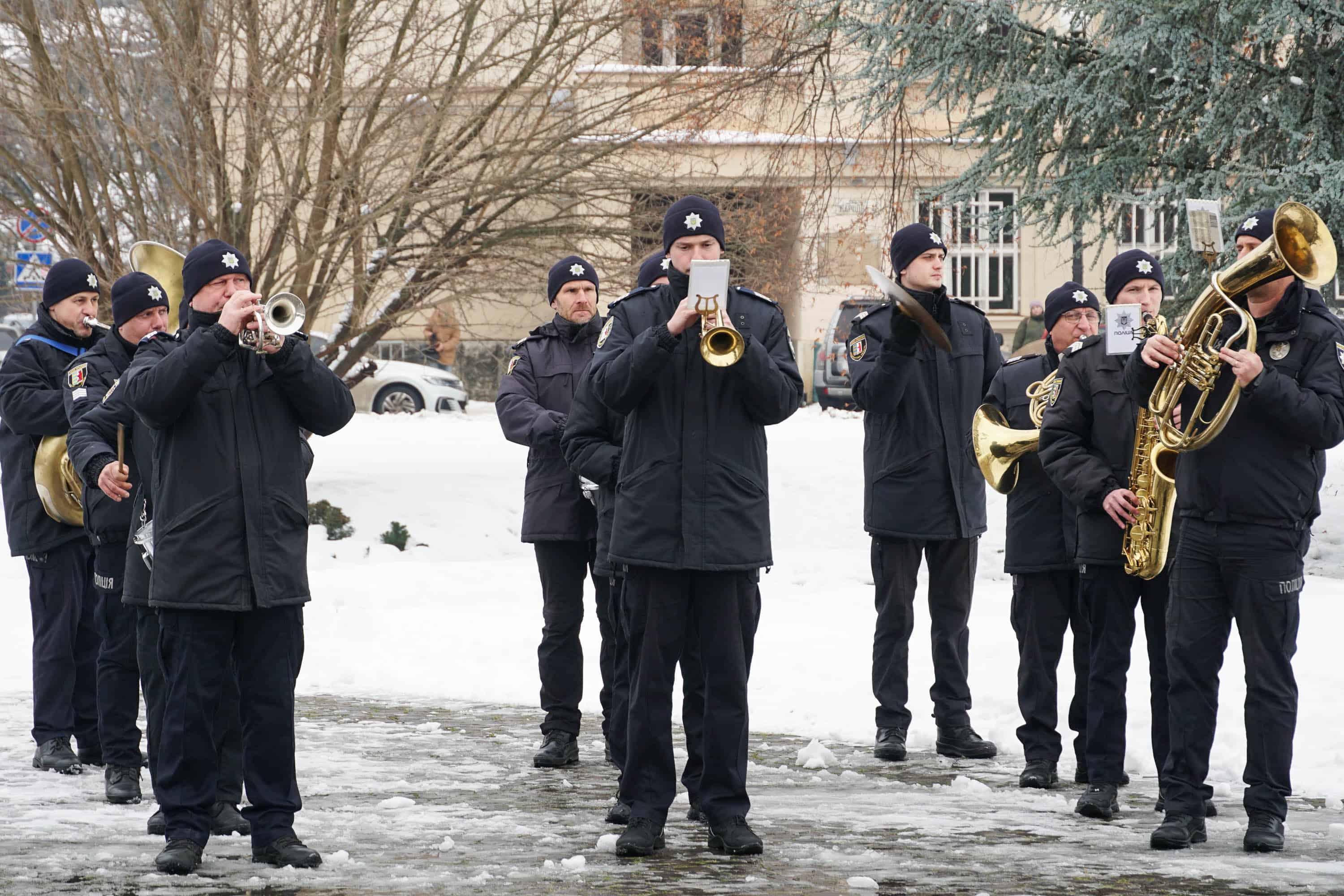 Захищав Україну з перших днів повномасштабного вторгнення росії – в Ужгороді сьогодні попрощалися із полеглим 37-річним захисником Володимиром Малєвим