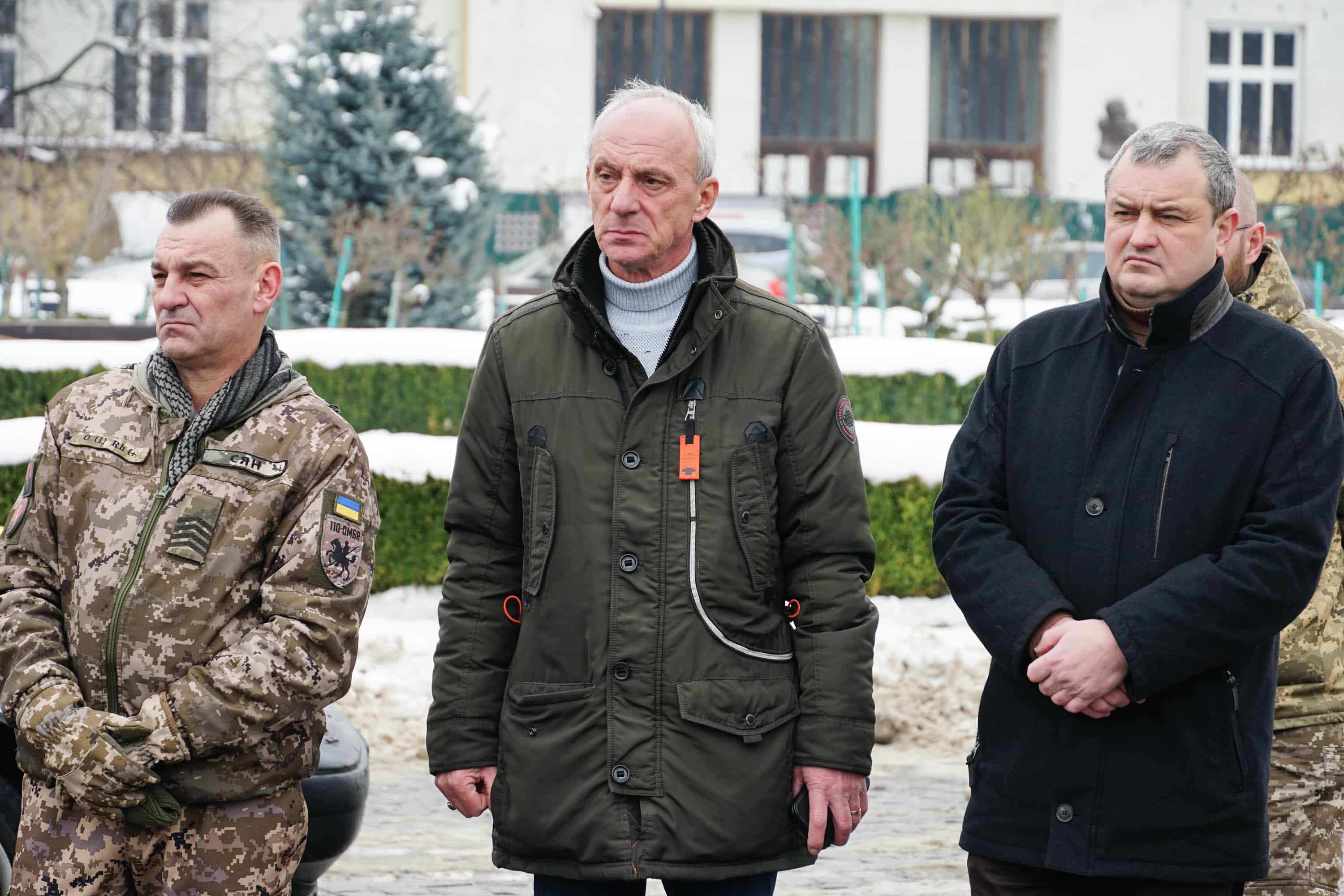 Захищав Україну з перших днів повномасштабного вторгнення росії – в Ужгороді сьогодні попрощалися із полеглим 37-річним захисником Володимиром Малєвим