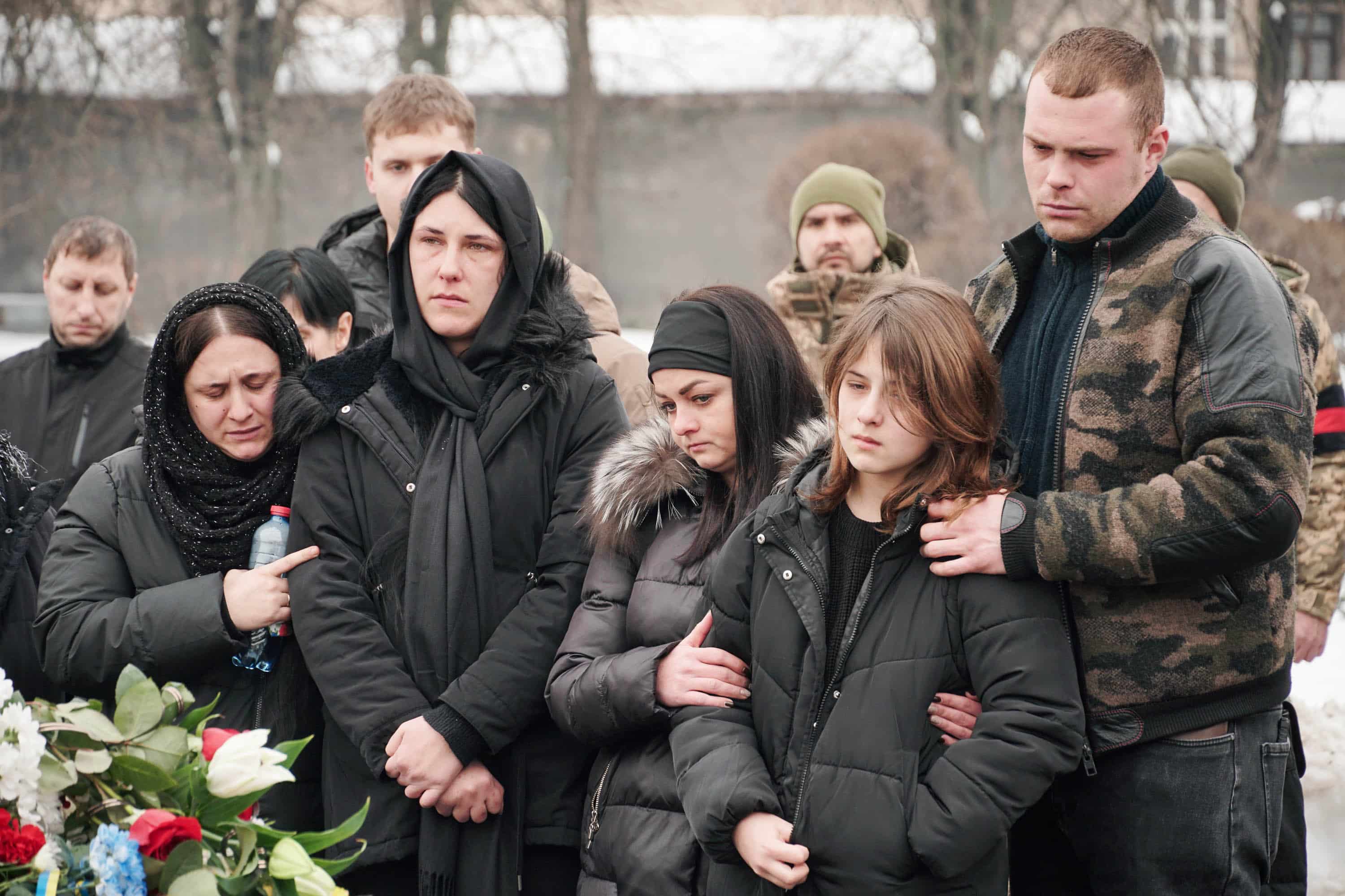 Захищав Україну з перших днів повномасштабного вторгнення росії – в Ужгороді сьогодні попрощалися із полеглим 37-річним захисником Володимиром Малєвим