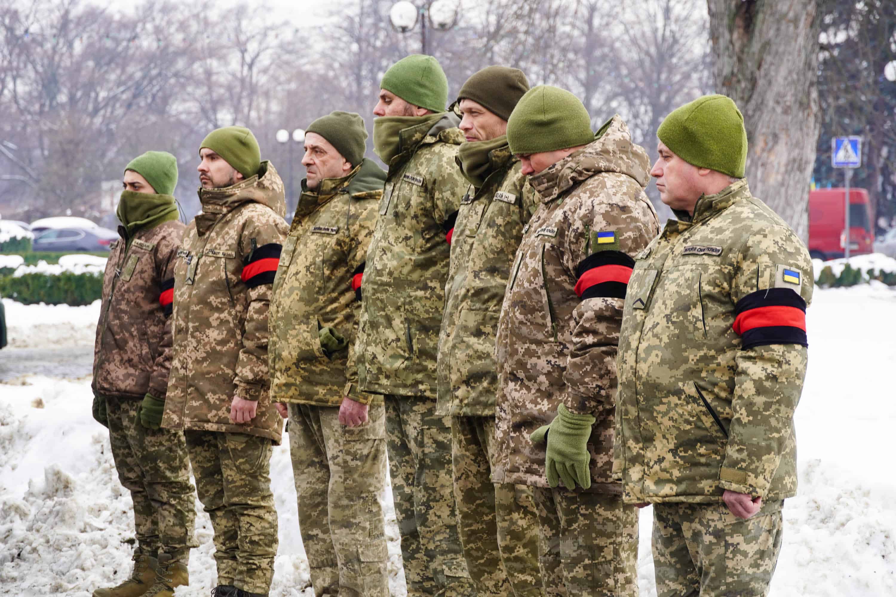 Захищав Україну з перших днів повномасштабного вторгнення росії – в Ужгороді сьогодні попрощалися із полеглим 37-річним захисником Володимиром Малєвим