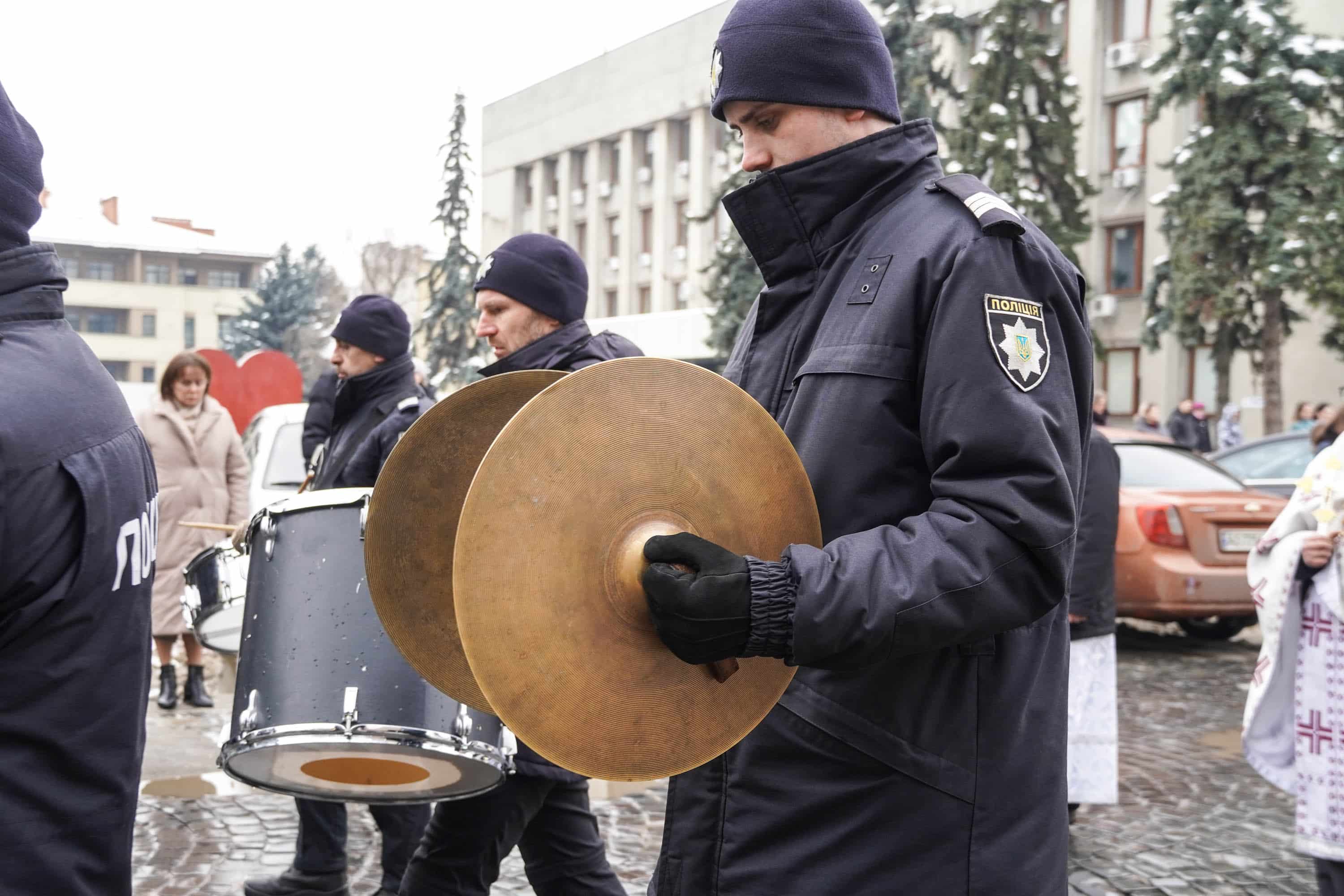 Захищав Україну з перших днів повномасштабного вторгнення росії – в Ужгороді сьогодні попрощалися із полеглим 37-річним захисником Володимиром Малєвим