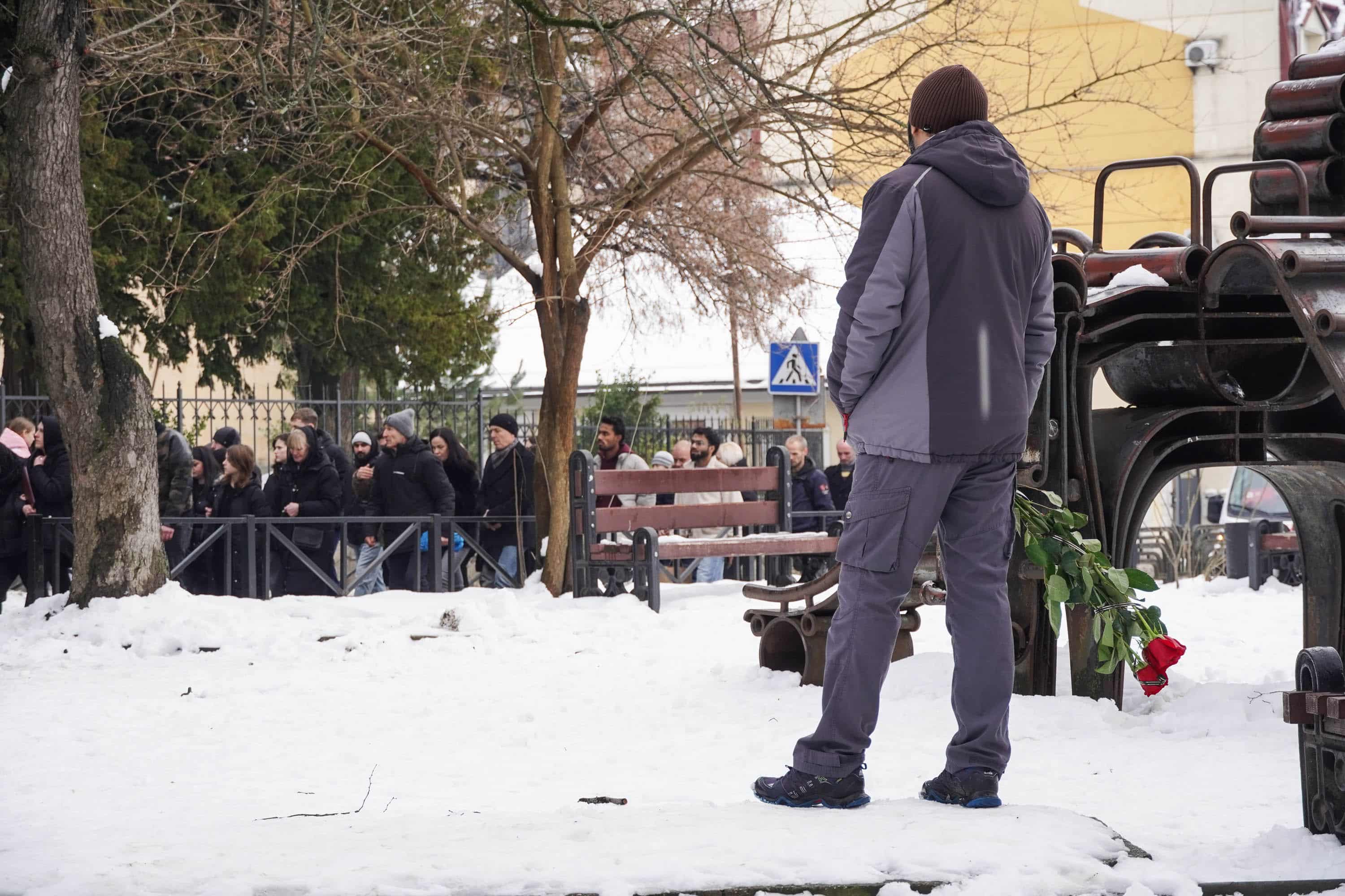 Захищав Україну з перших днів повномасштабного вторгнення росії – в Ужгороді сьогодні попрощалися із полеглим 37-річним захисником Володимиром Малєвим