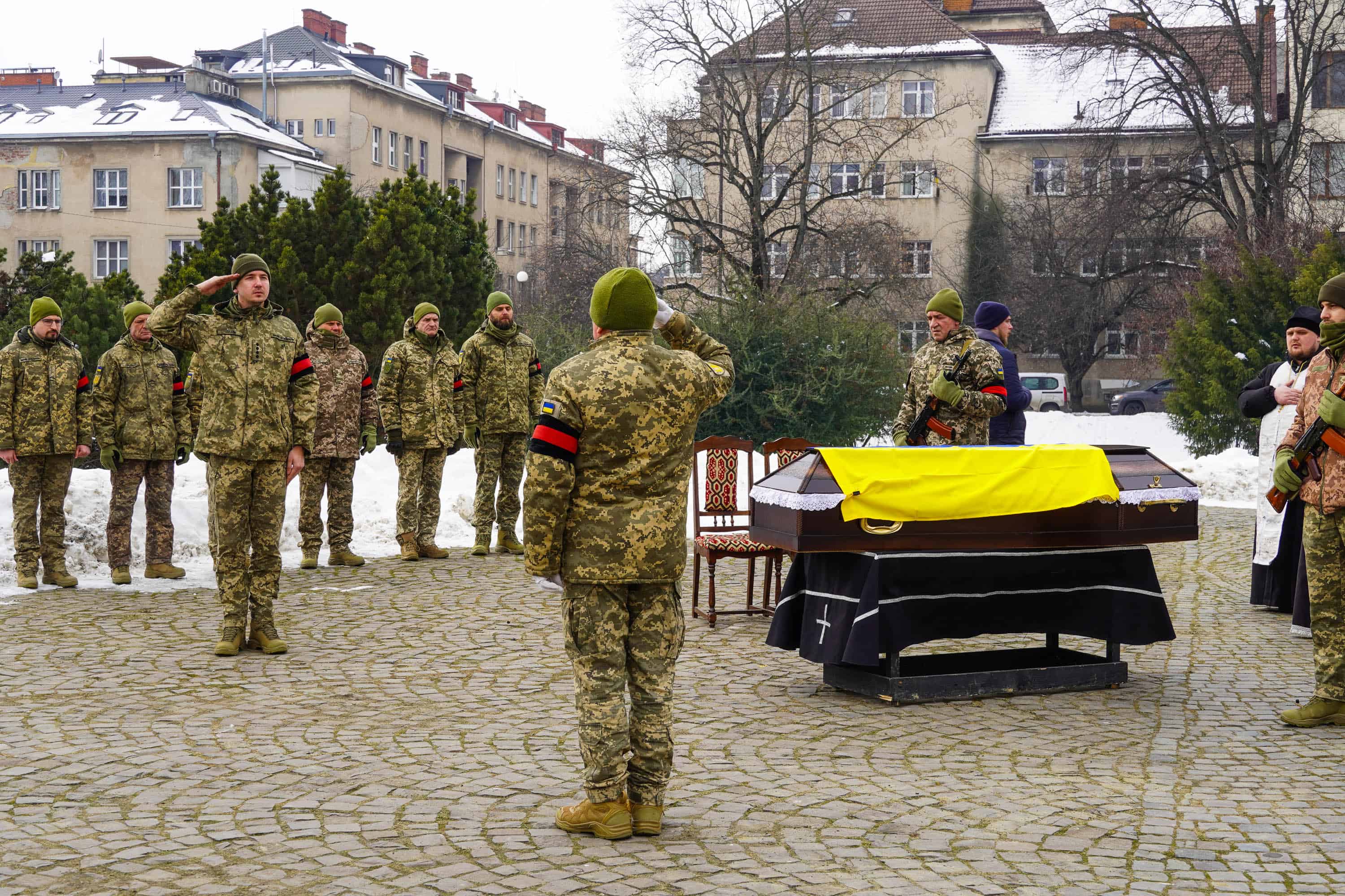 В Ужгороді сьогодні попрощалися із 46-річним солдатом Михайлом Королем