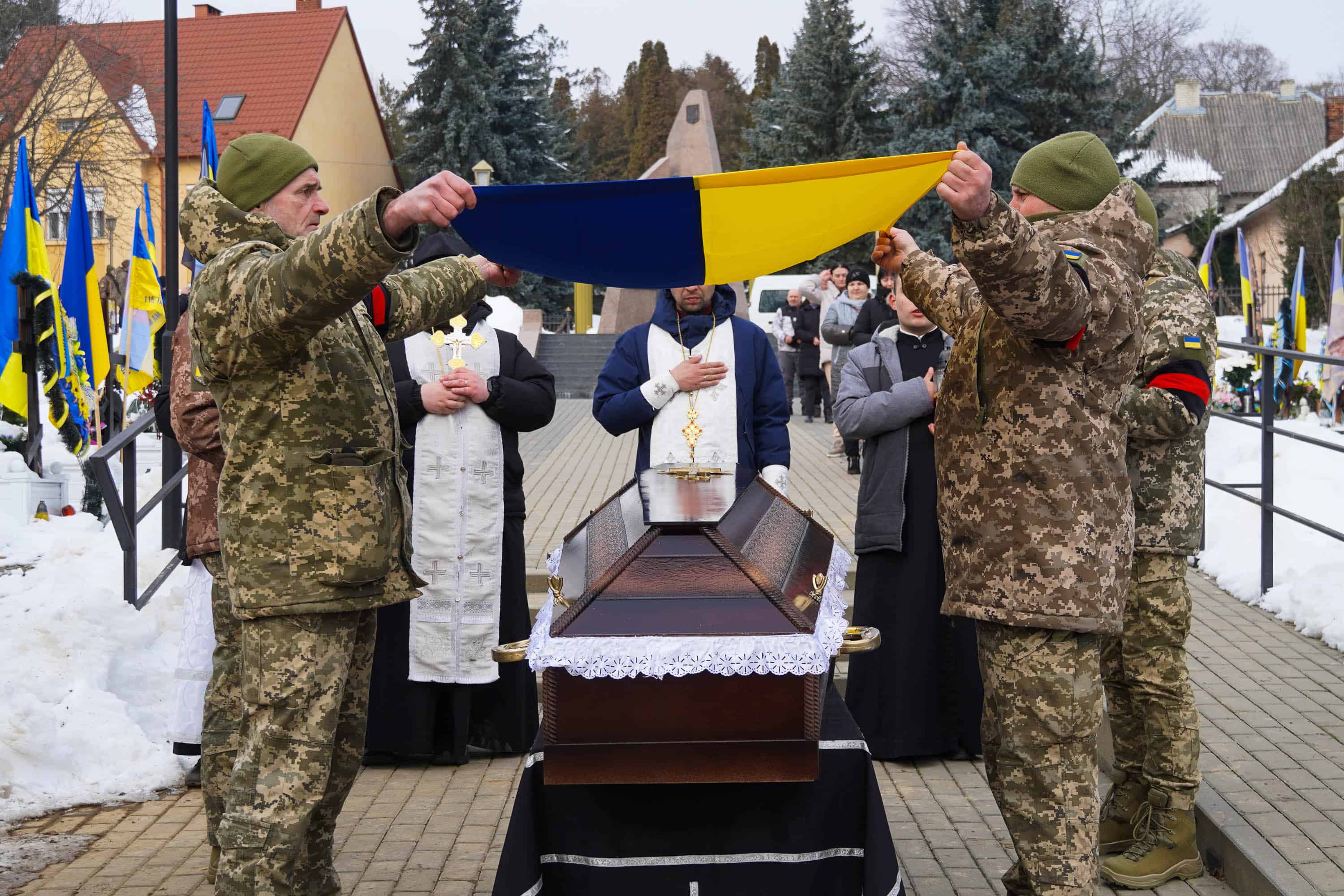 В Ужгороді сьогодні попрощалися із 46-річним солдатом Михайлом Королем