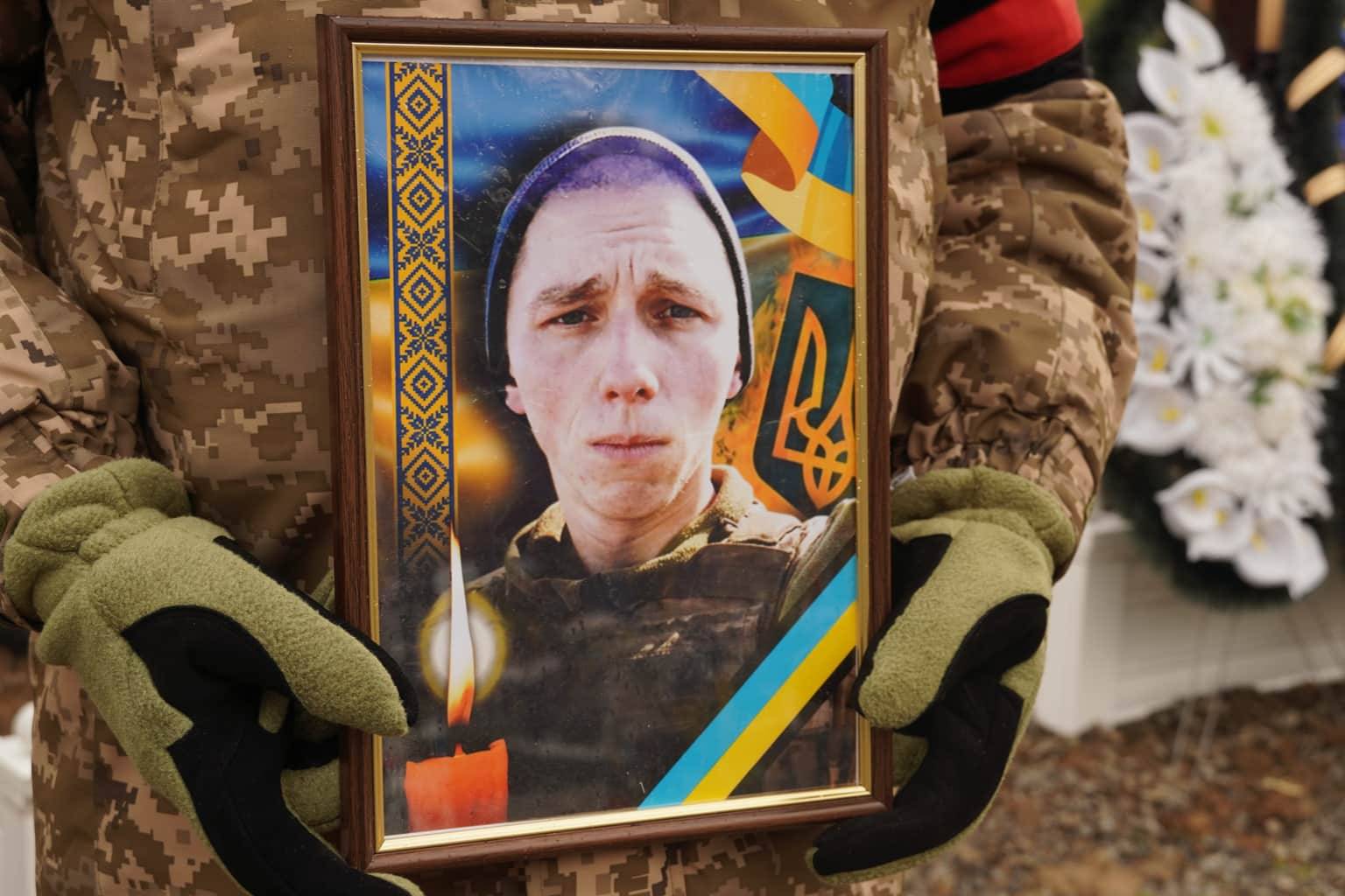 В Ужгороді сьогодні попрощалися із 25-річним захисником Олексієм Бриньком