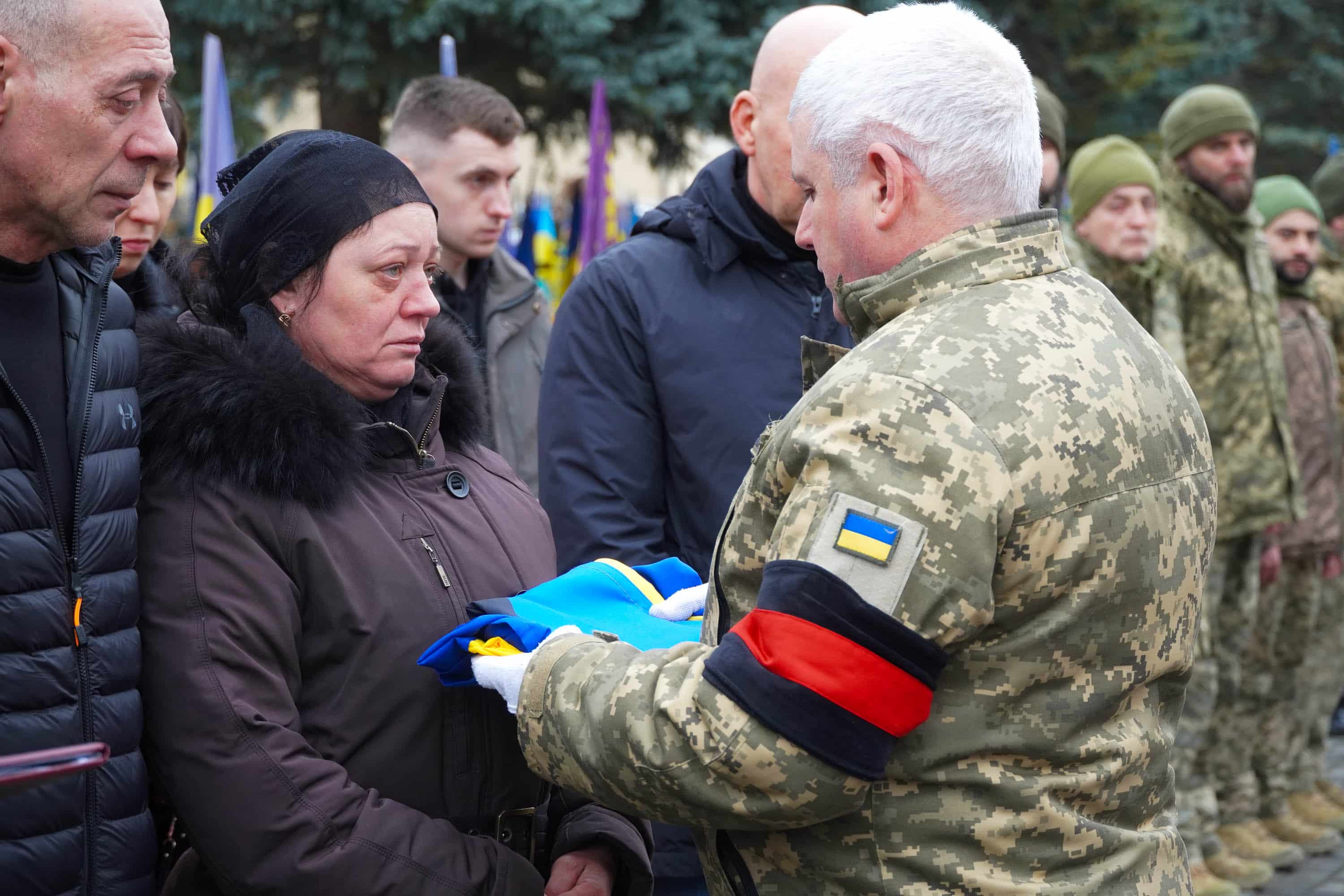 В Ужгороді сьогодні попрощалися з 28-річним старшим солдатом Сергієм Жганичем