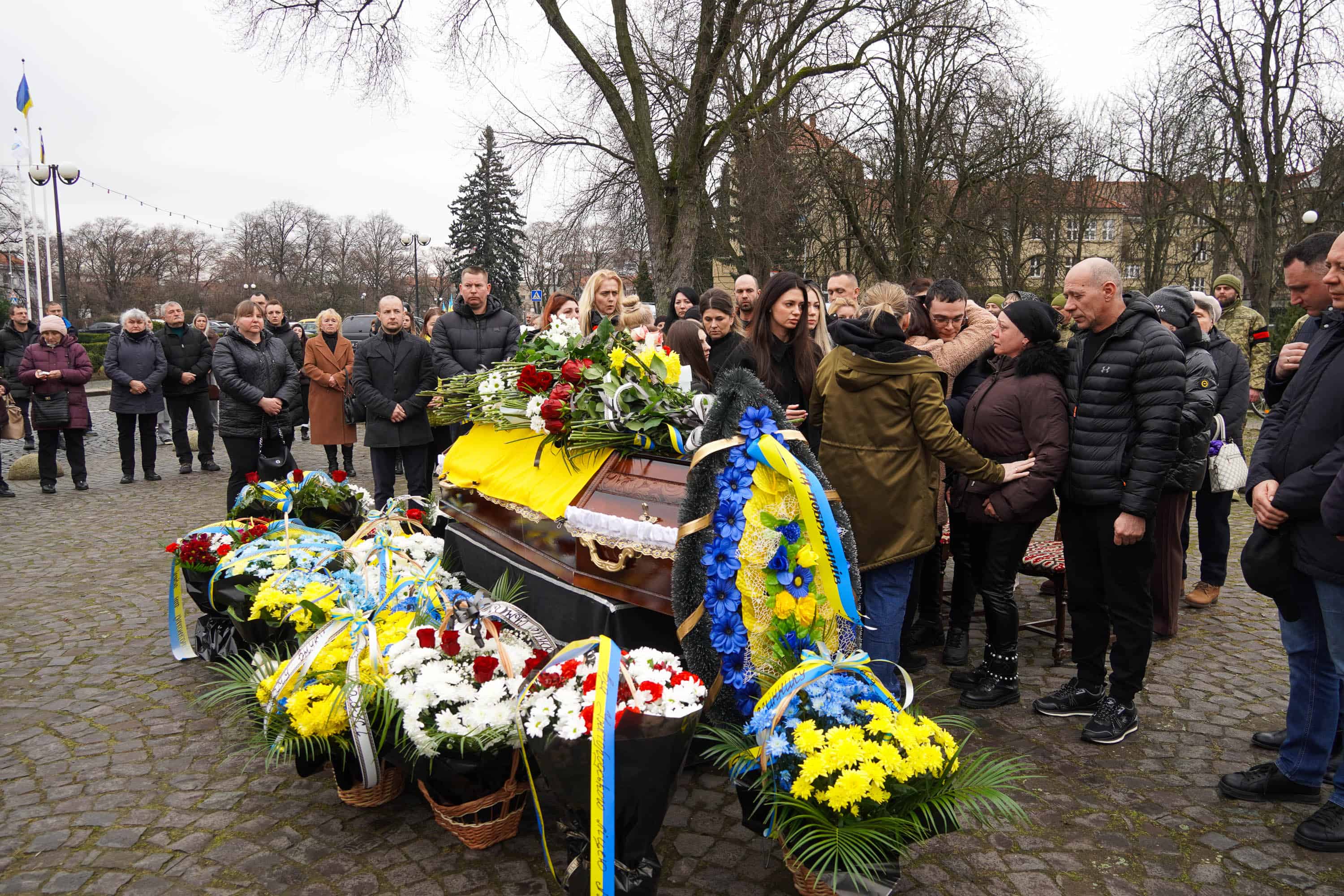 В Ужгороді сьогодні попрощалися з 28-річним старшим солдатом Сергієм Жганичем