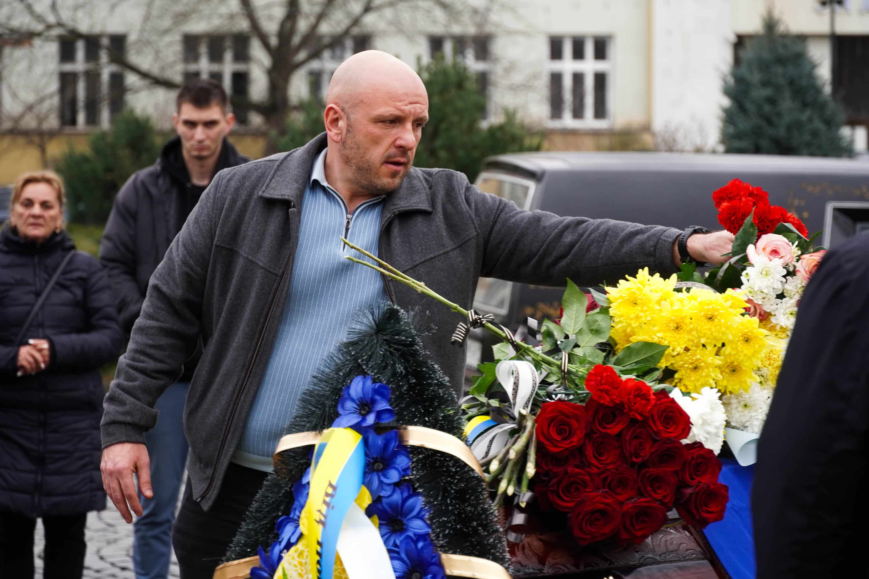 В Ужгороді сьогодні попрощалися з 28-річним старшим солдатом Сергієм Жганичем