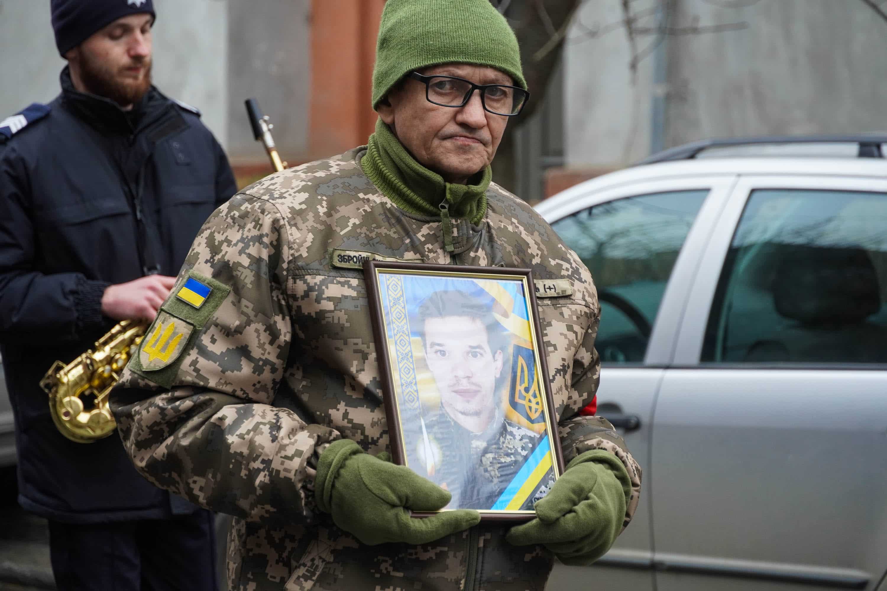 В Ужгороді сьогодні попрощалися з 28-річним старшим солдатом Сергієм Жганичем