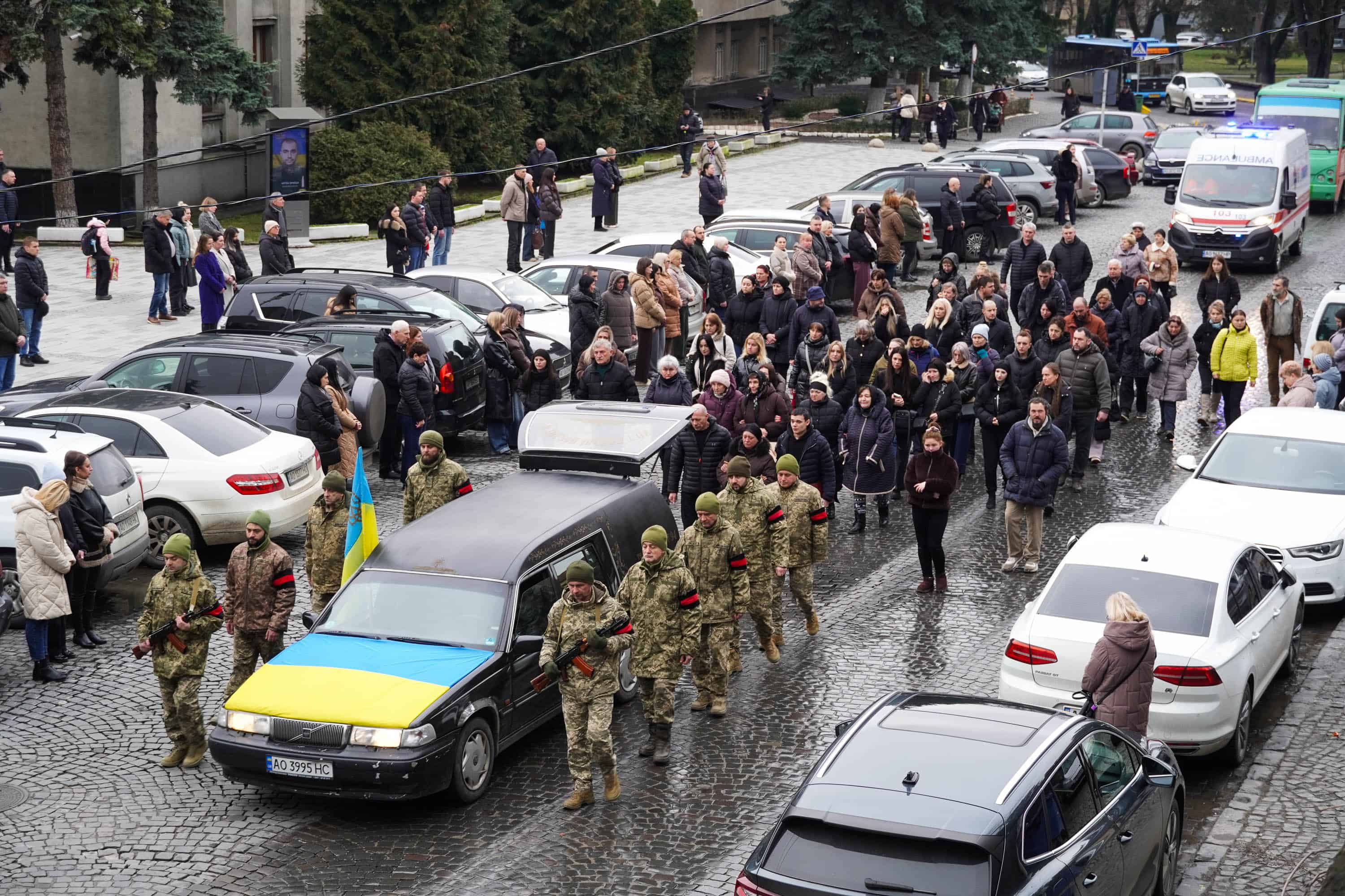 В Ужгороді сьогодні попрощалися з 28-річним старшим солдатом Сергієм Жганичем