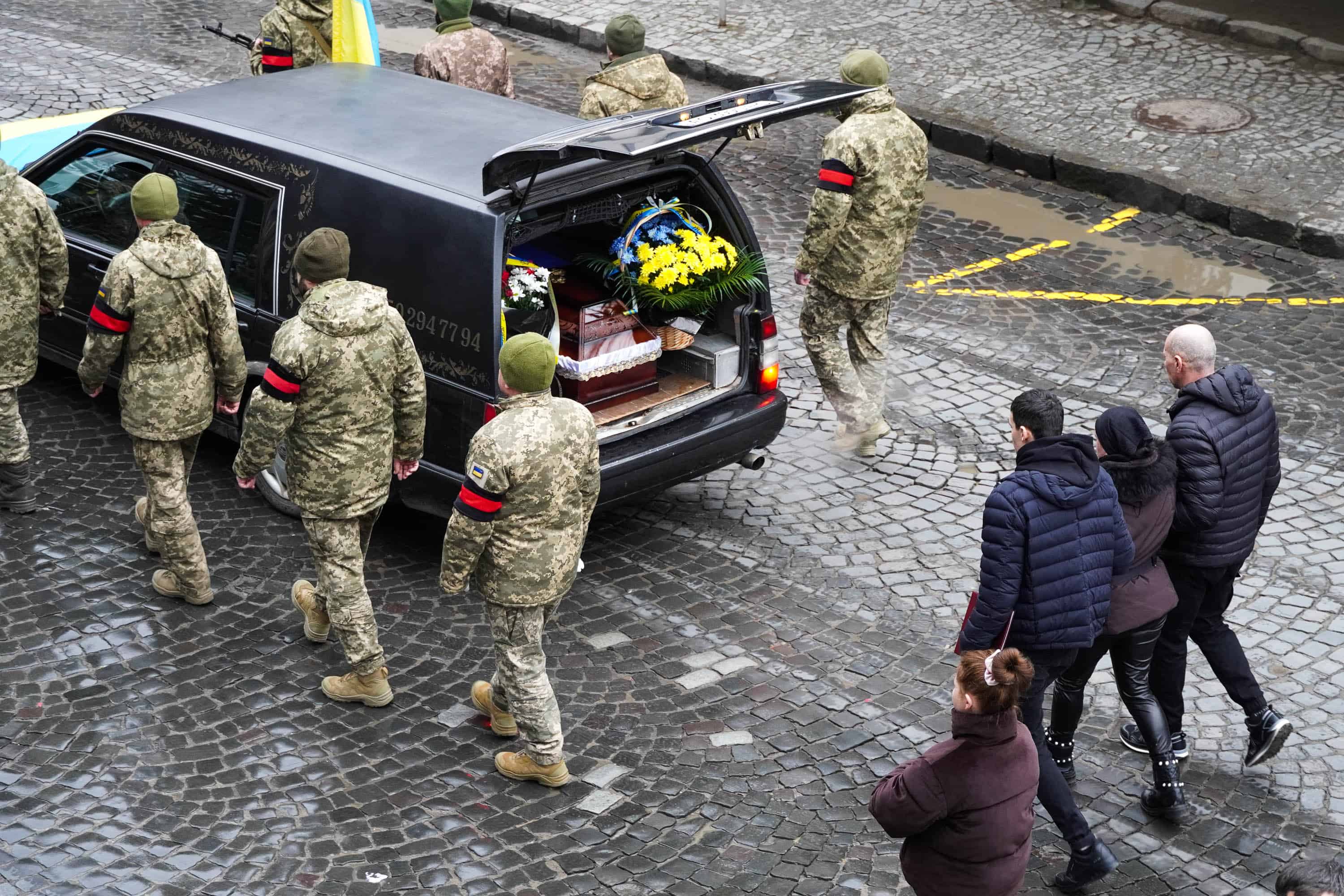 В Ужгороді сьогодні попрощалися з 28-річним старшим солдатом Сергієм Жганичем