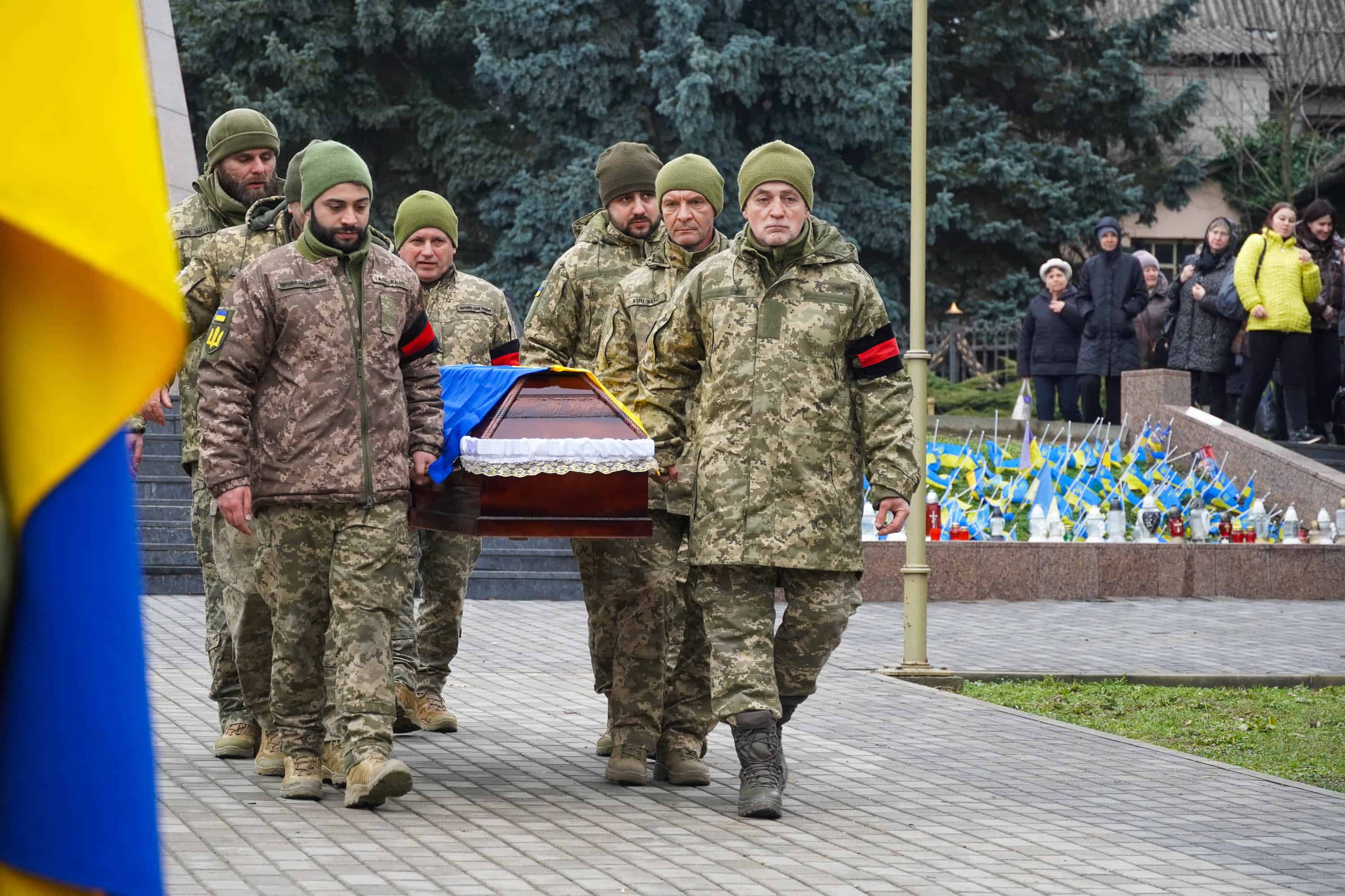 В Ужгороді сьогодні попрощалися з 28-річним старшим солдатом Сергієм Жганичем