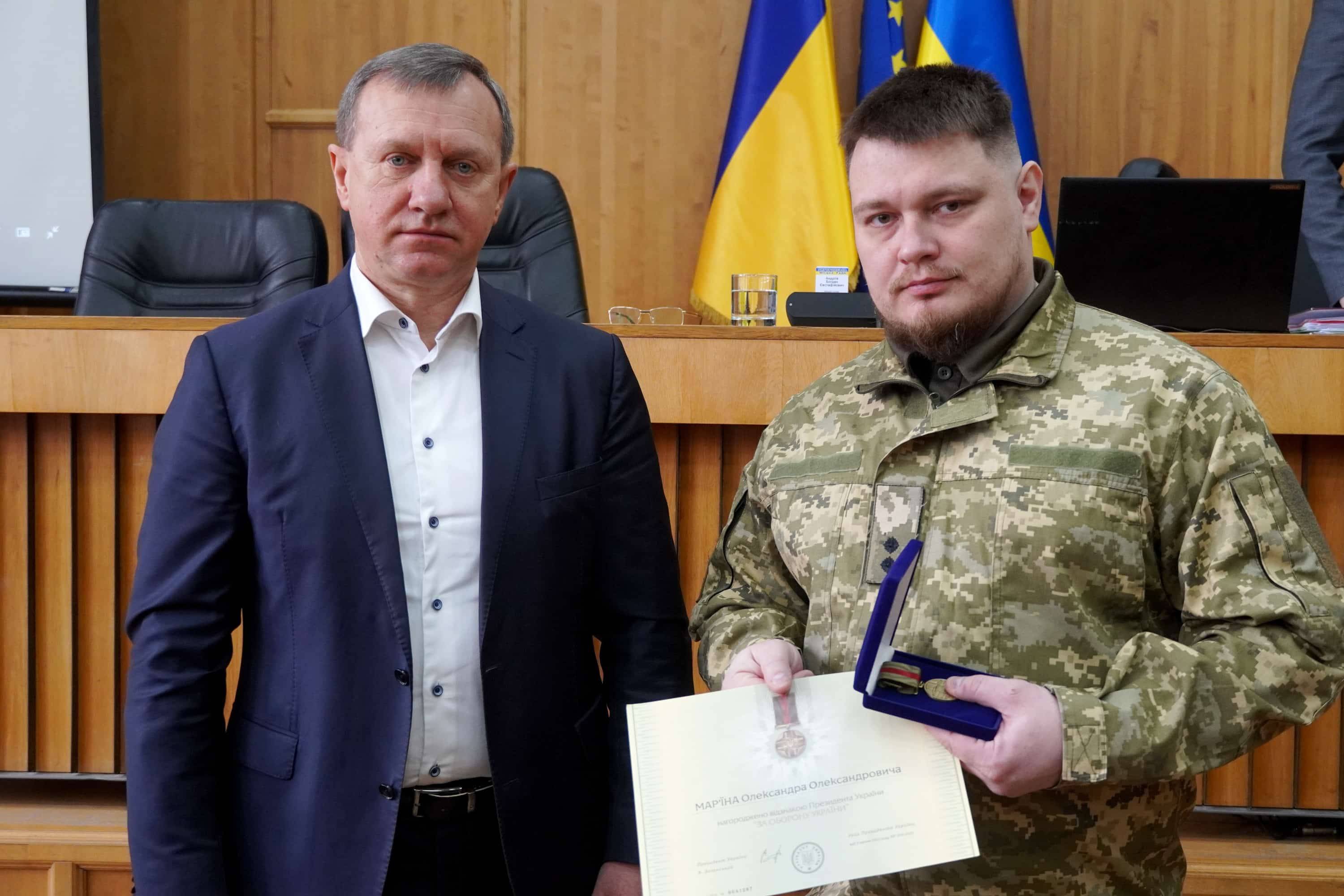 Високими державними нагородами Президент України Володимир Зеленський відзначив двох військовослужбовців із Ужгорода