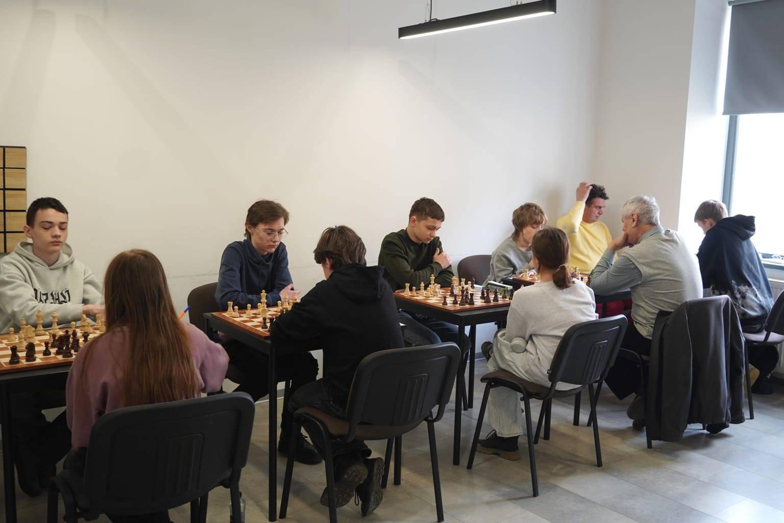 Чемпіонат міста з класичних шахів на базі приватної шахової школи «Перший крок» триває в Ужгороді