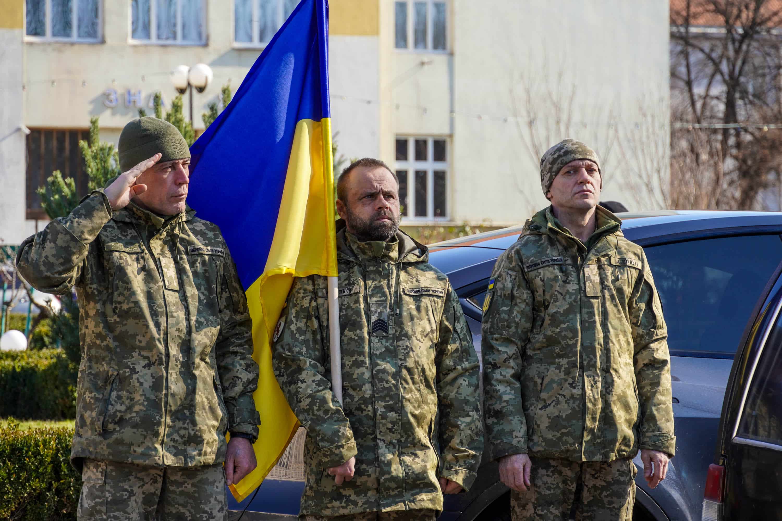 Ужгород сьогодні попрощався із полеглим захисником – підполковником, 48-річним Олександром Павлієм («Металістом»)