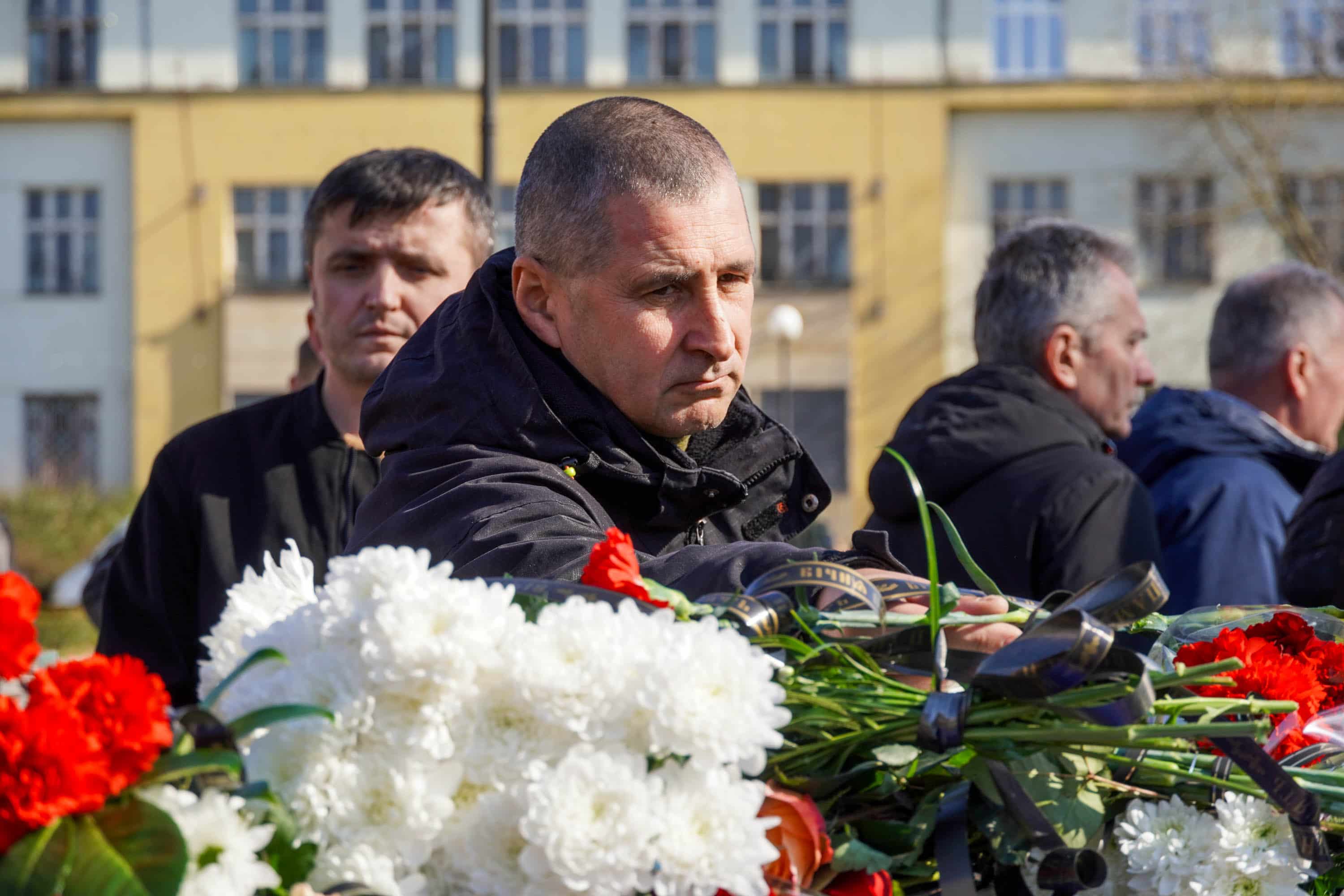 Ужгород сьогодні попрощався із полеглим захисником – підполковником, 48-річним Олександром Павлієм («Металістом»)