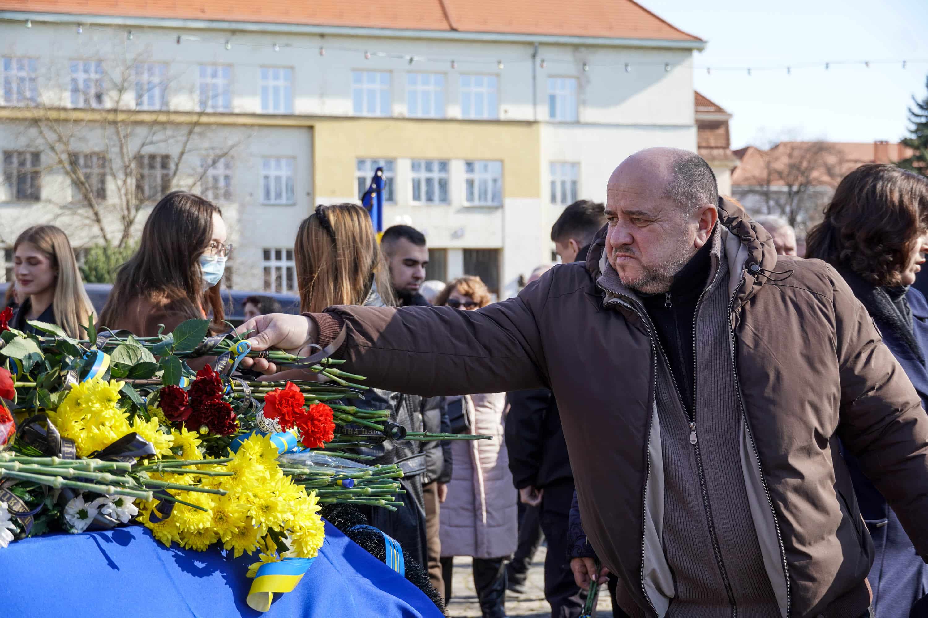 Ужгород сьогодні попрощався із полеглим захисником – підполковником, 48-річним Олександром Павлієм («Металістом»)