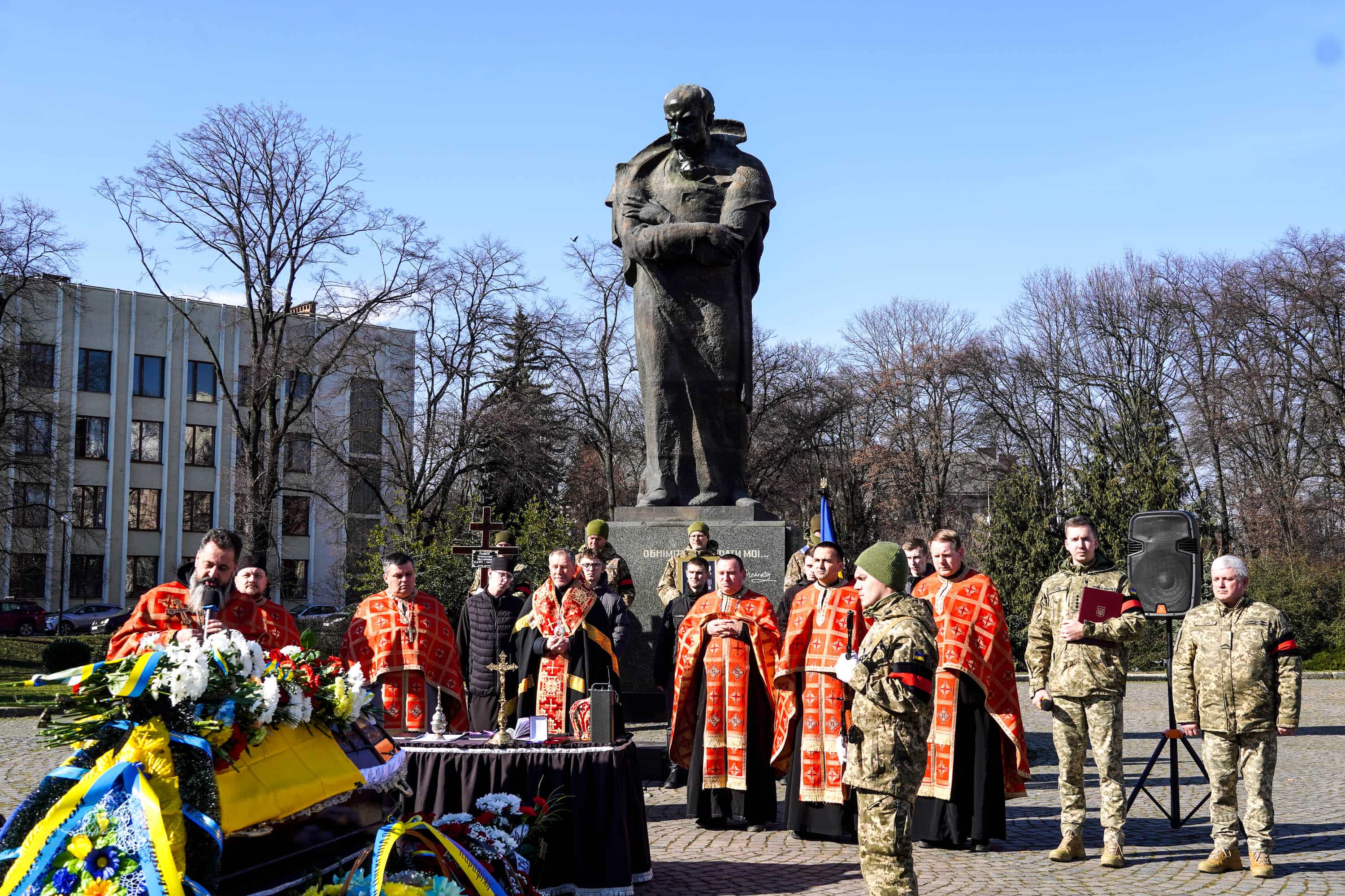 Ужгород сьогодні попрощався із полеглим захисником – підполковником, 48-річним Олександром Павлієм («Металістом»)