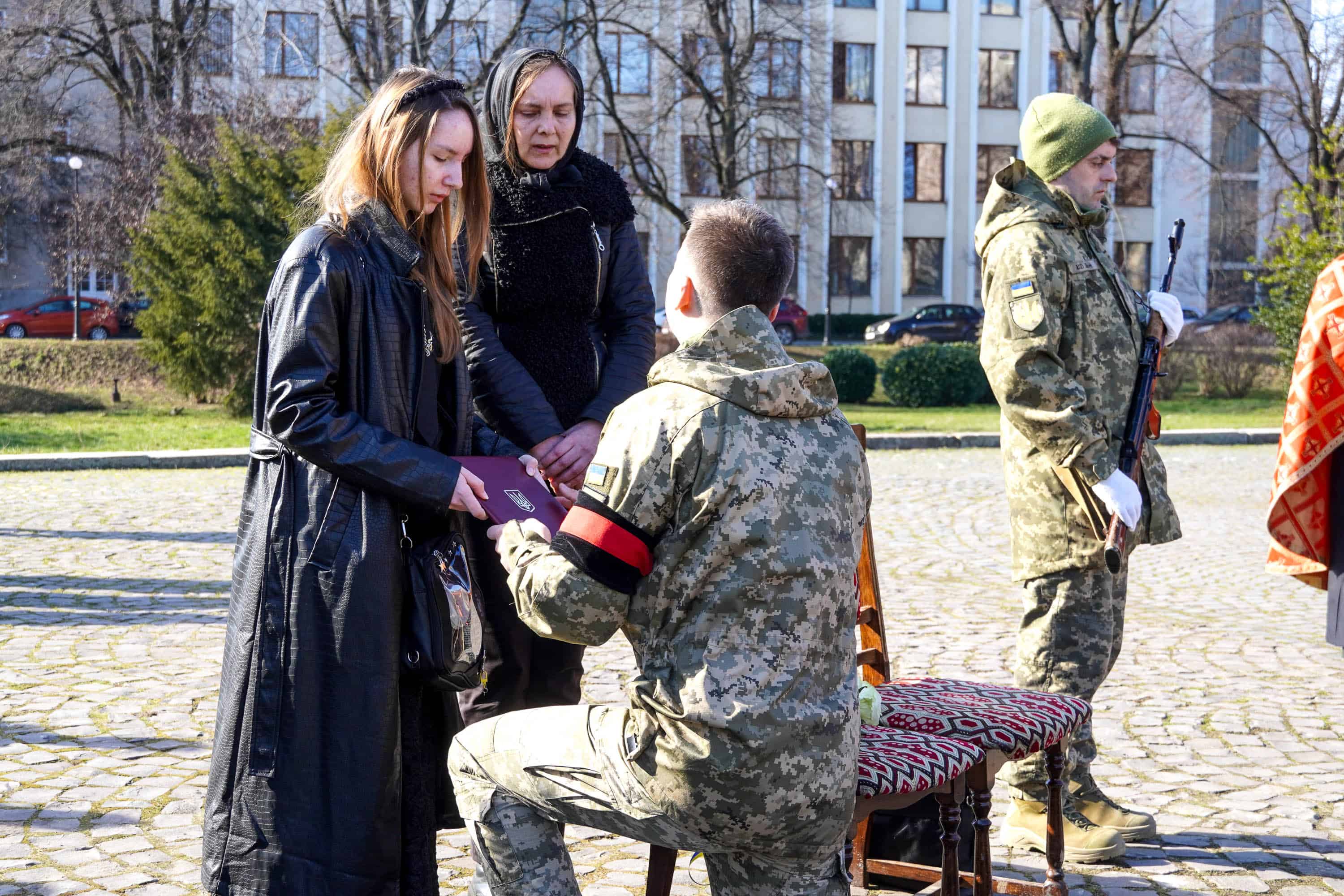 Ужгород сьогодні попрощався із полеглим захисником – підполковником, 48-річним Олександром Павлієм («Металістом»)