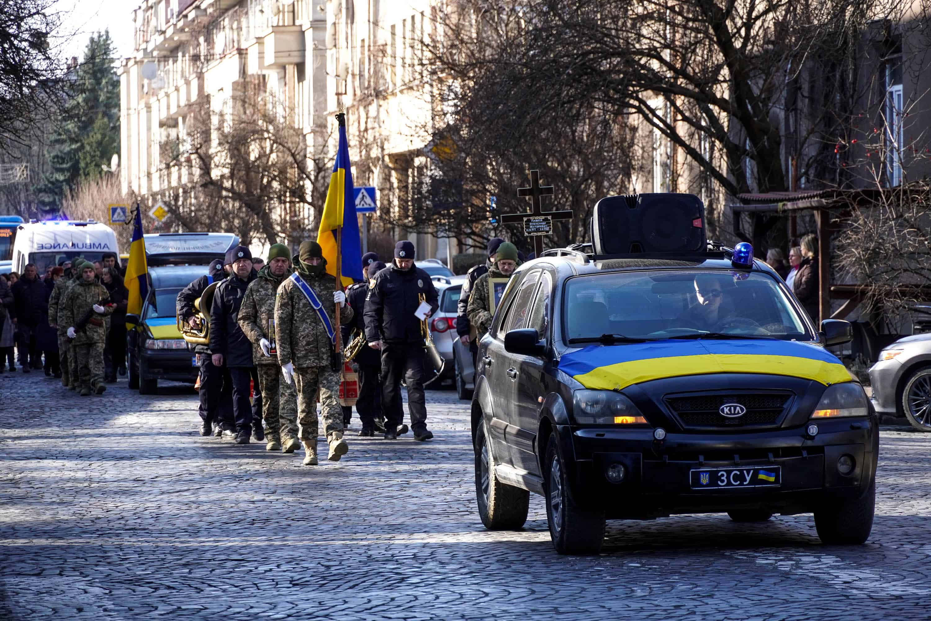 Ужгород сьогодні попрощався із полеглим захисником – підполковником, 48-річним Олександром Павлієм («Металістом»)