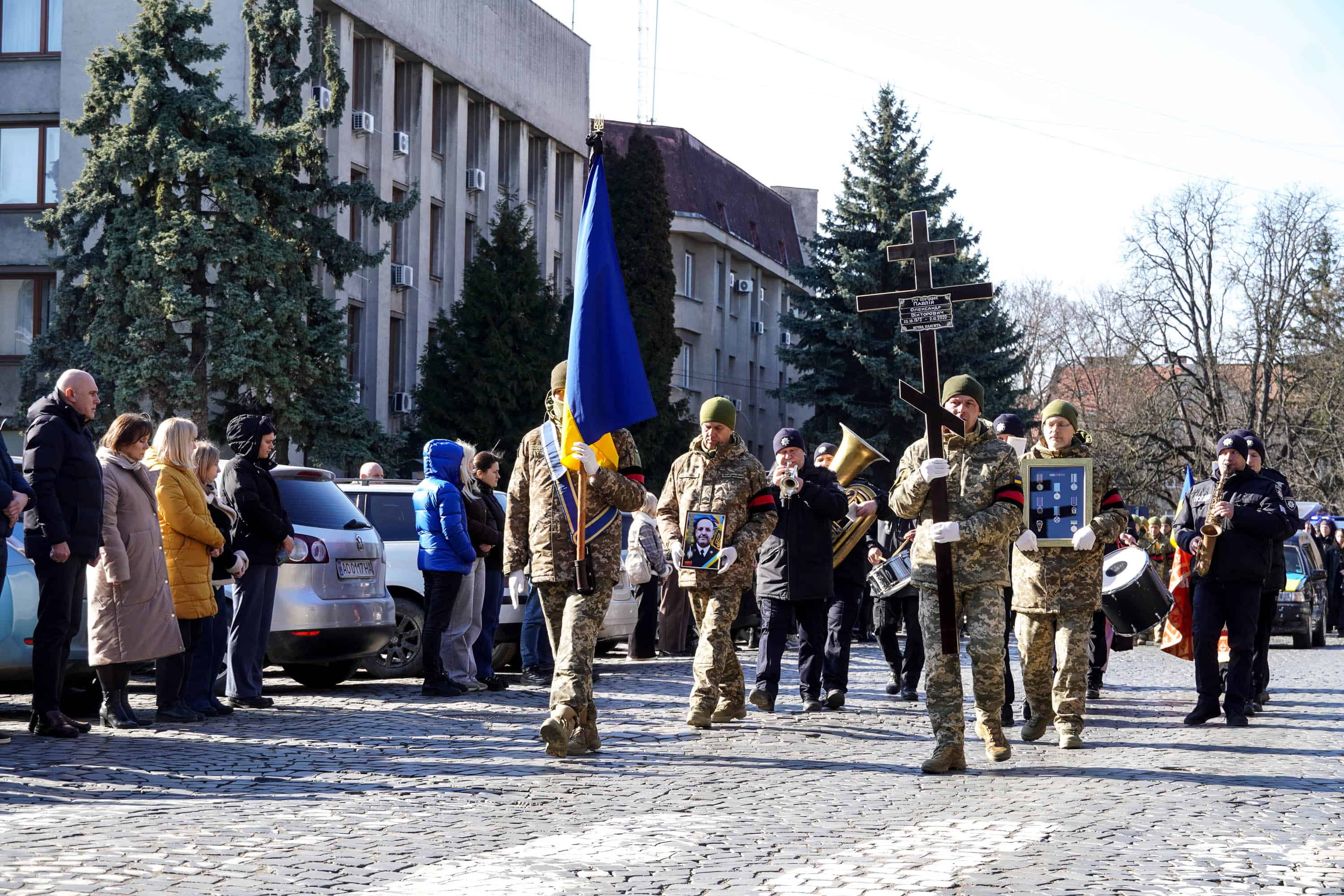 Ужгород сьогодні попрощався із полеглим захисником – підполковником, 48-річним Олександром Павлієм («Металістом»)