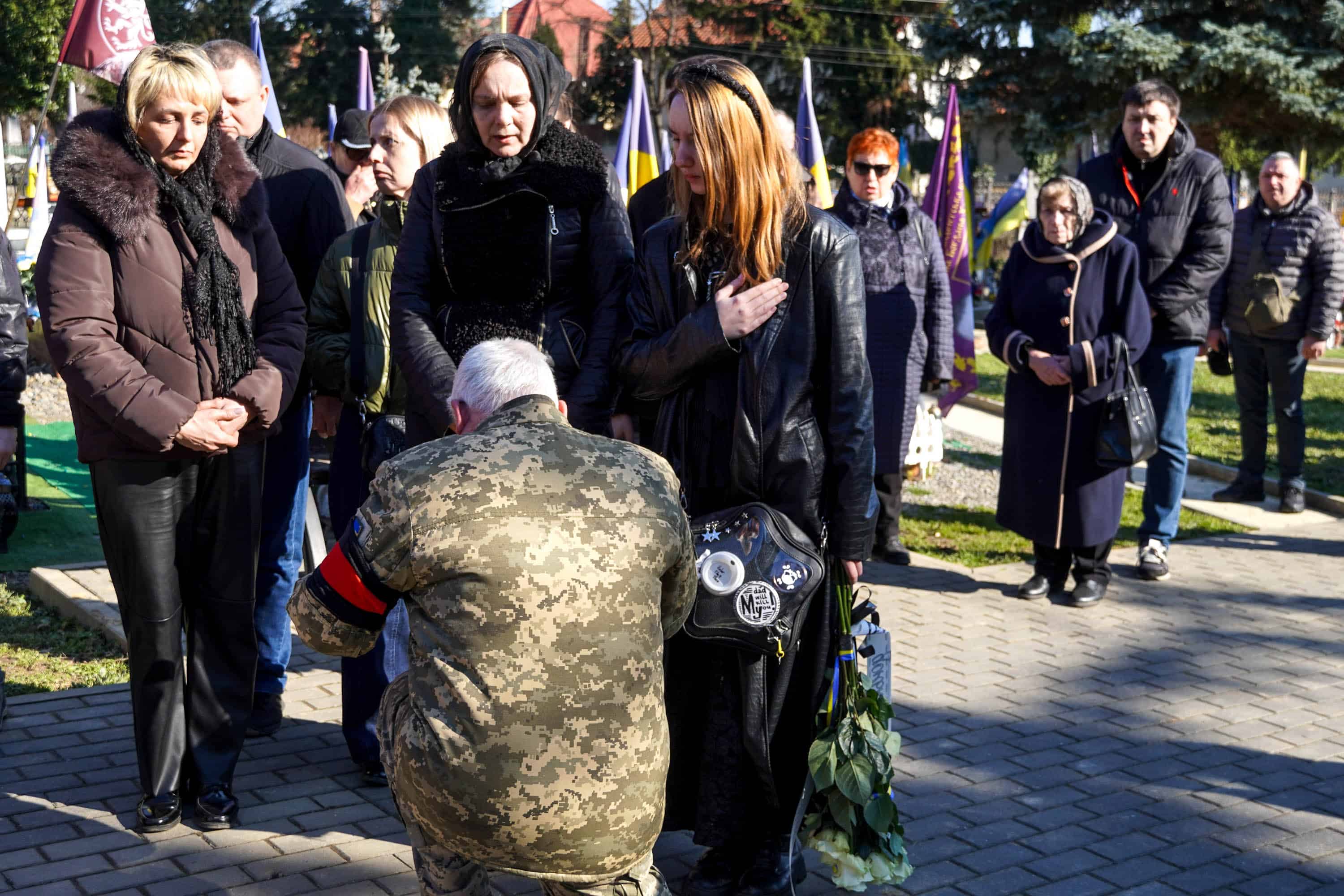 Ужгород сьогодні попрощався із полеглим захисником – підполковником, 48-річним Олександром Павлієм («Металістом»)