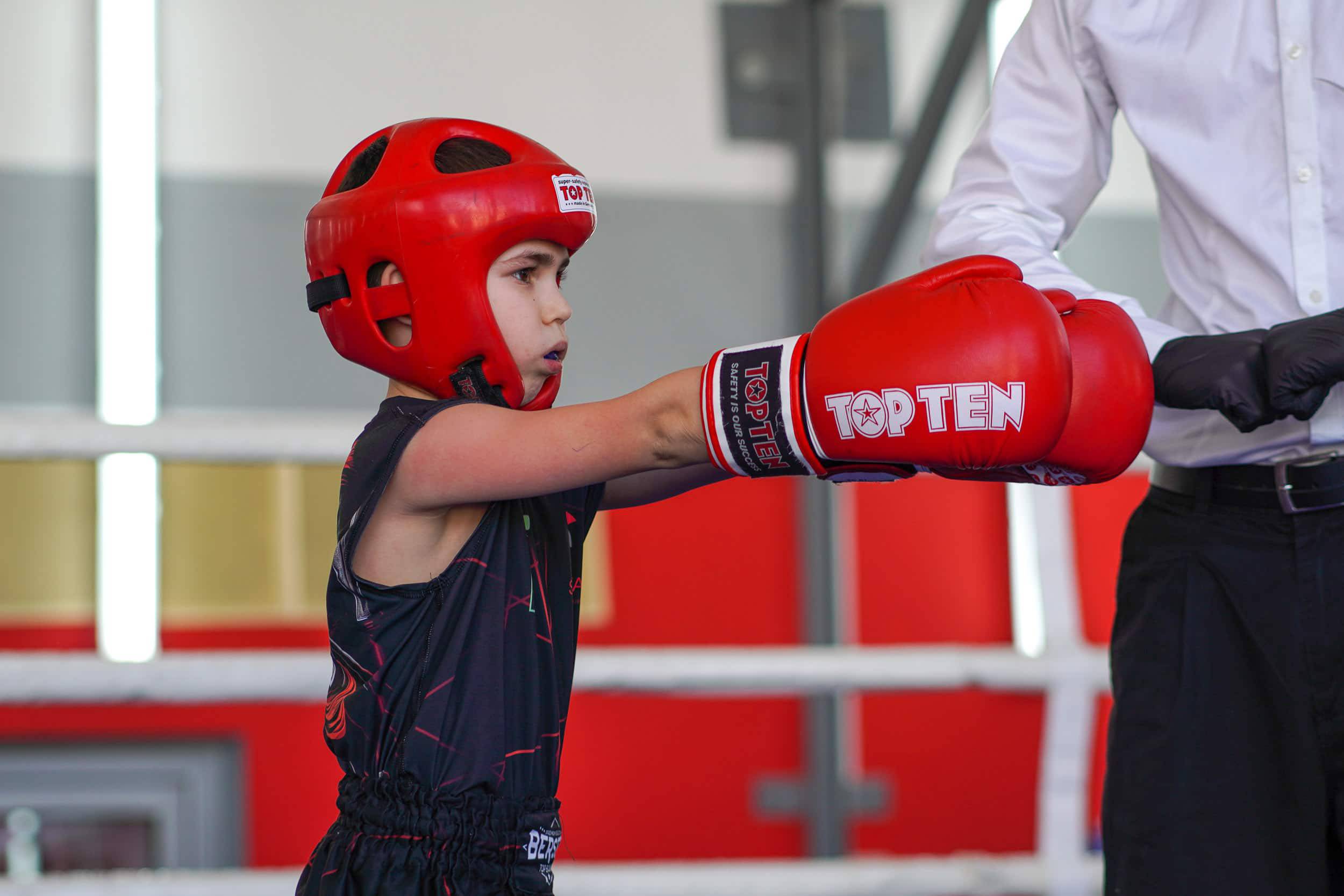 Відкритий чемпіонат Ужгорода з кікбоксингу WAKO серед дітей, юнаків та юніорів проводять у спортивній залі СК «Іппон»