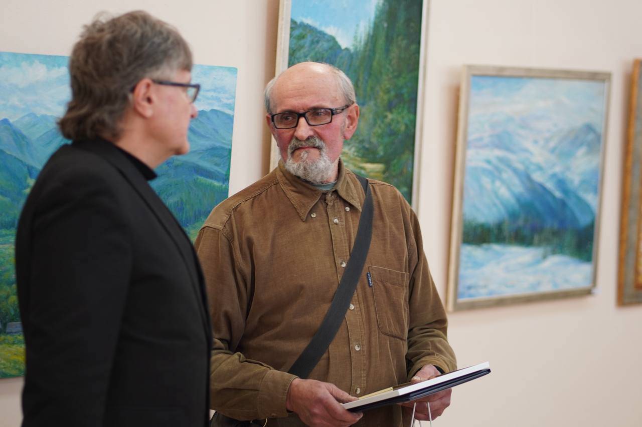 Виставка заслуженої художниці України Магдалини Пуглик-Белень відкрилася сьогодні в Ужгородському скансені