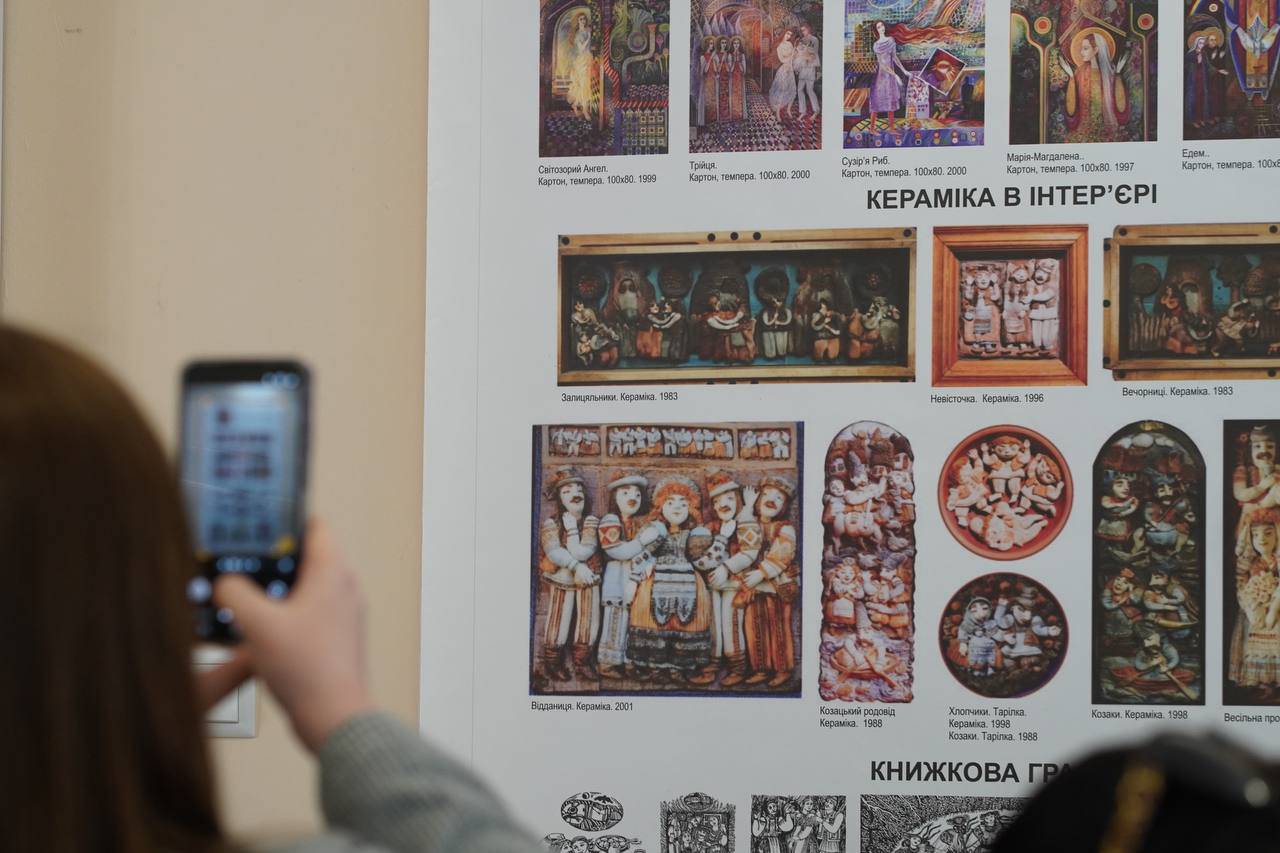 Виставка заслуженої художниці України Магдалини Пуглик-Белень відкрилася сьогодні в Ужгородському скансені