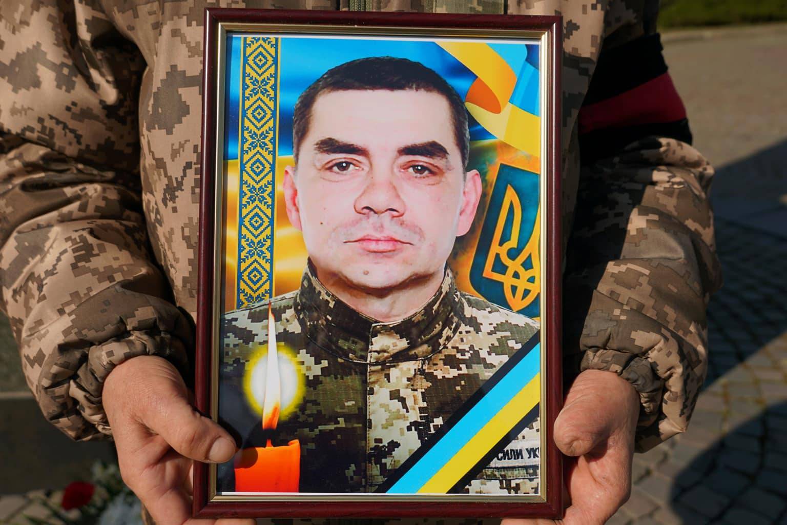 Ужгород знову в жалобі: в останню земну дорогу провели 54-річного захисника Бориса Тараненка