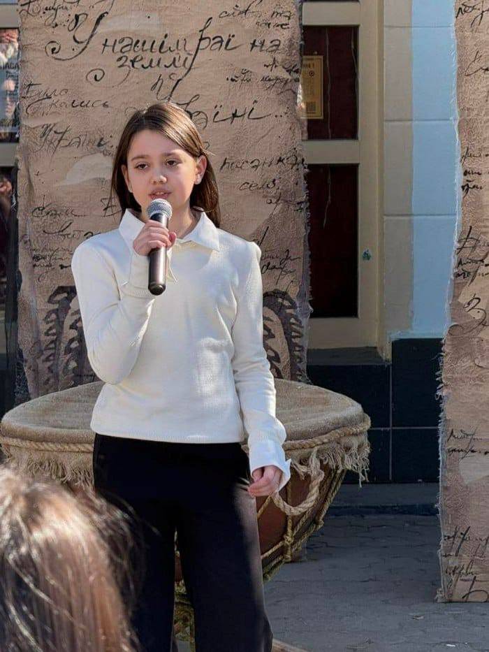 «Борітеся – поборете!» – у центрі Ужгорода відбувся поетичний марафон «Шевченкові читання. Мовою Кобзаря»