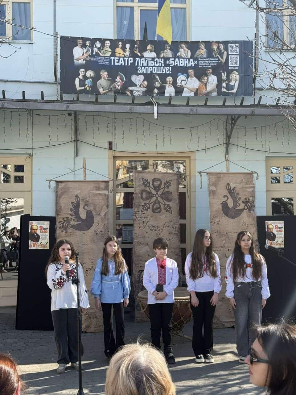 «Борітеся – поборете!» – у центрі Ужгорода відбувся поетичний марафон «Шевченкові читання. Мовою Кобзаря»