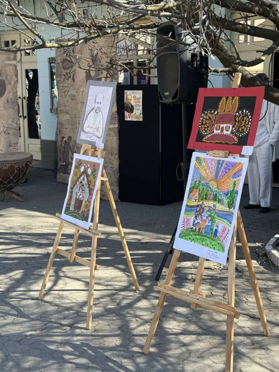 «Борітеся – поборете!» – у центрі Ужгорода відбувся поетичний марафон «Шевченкові читання. Мовою Кобзаря»